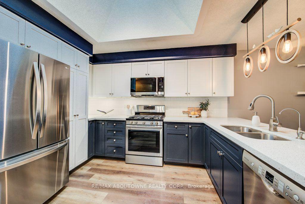 Photo 3 of 12 Brock Street, Guelph, Pineridge/Westminster Woods — HOMEH