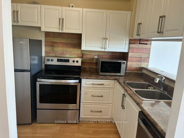 Photo of Unit PH14, 3050 Ellesmere Road