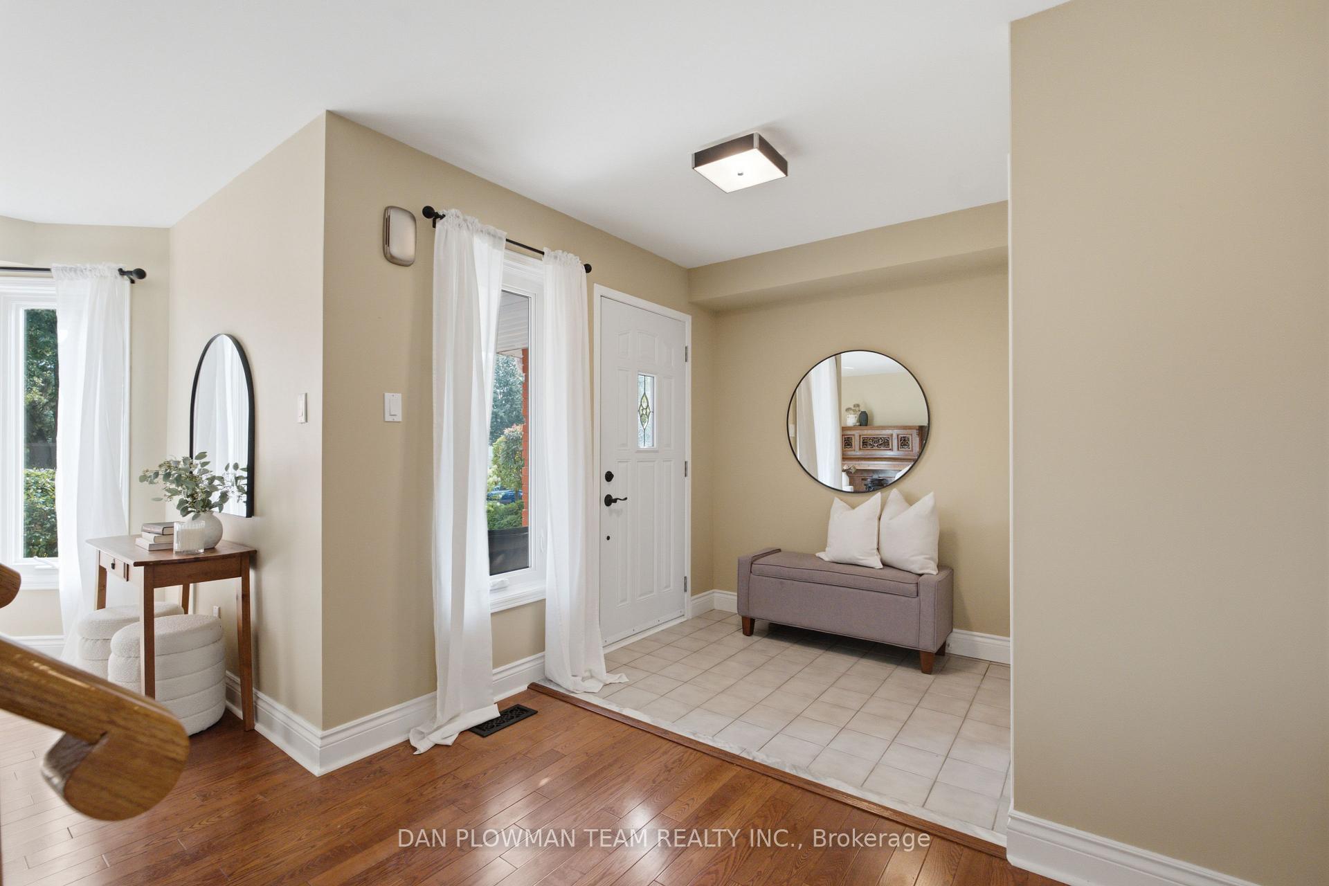 Photo 3 of 6 Saddlebrook Court, Clarington, Courtice — HOMEH
