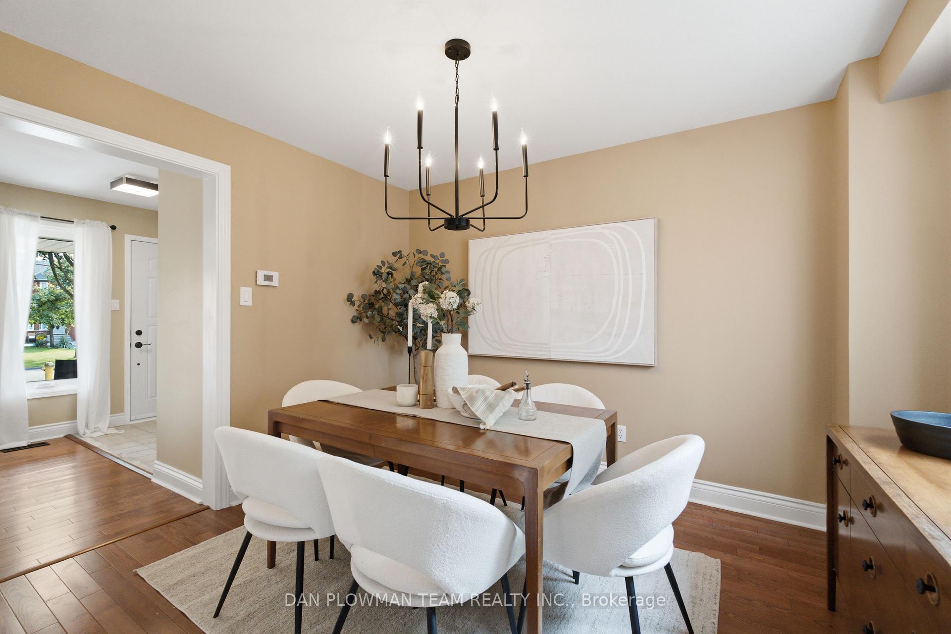 Photo 8 of 6 Saddlebrook Court, Clarington, Courtice — HOMEH
