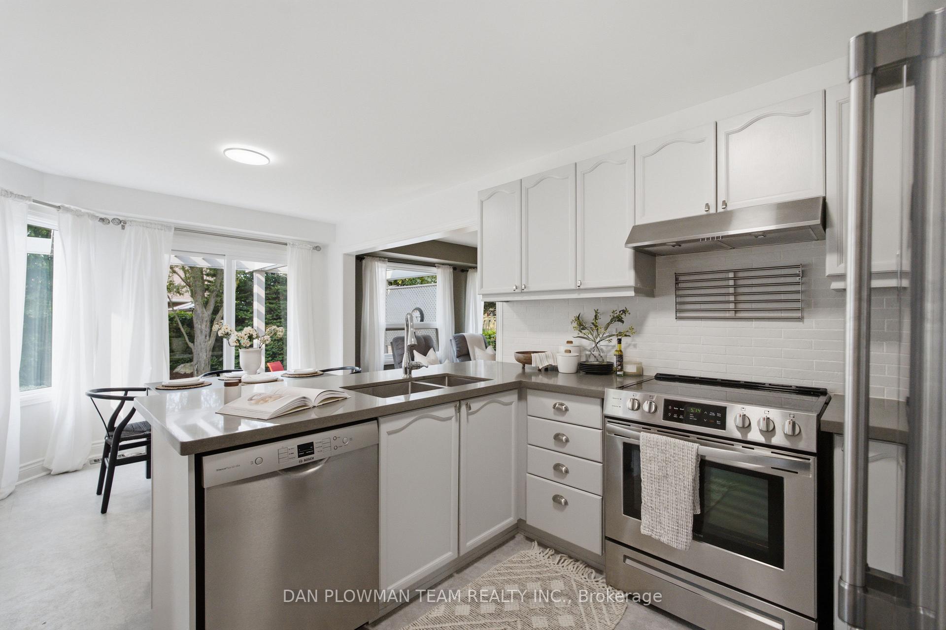 Photo 9 of 6 Saddlebrook Court, Clarington, Courtice — HOMEH