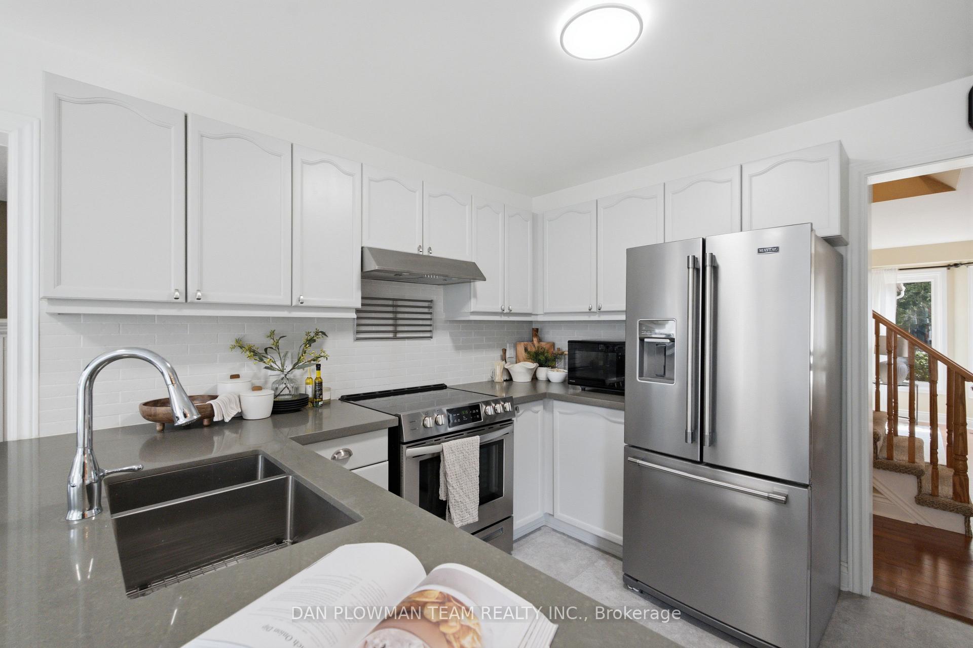 Photo 10 of 6 Saddlebrook Court, Clarington, Courtice — HOMEH