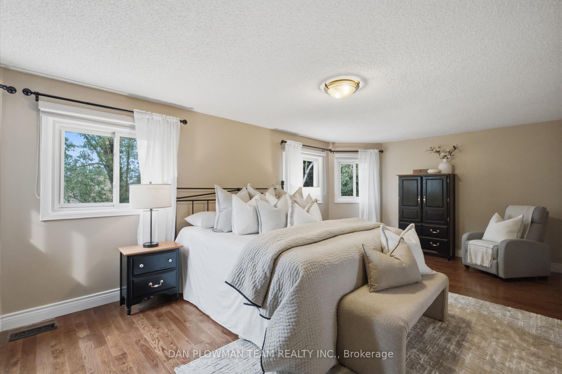 Photo 19 of 6 Saddlebrook Court, Clarington, Courtice — HOMEH