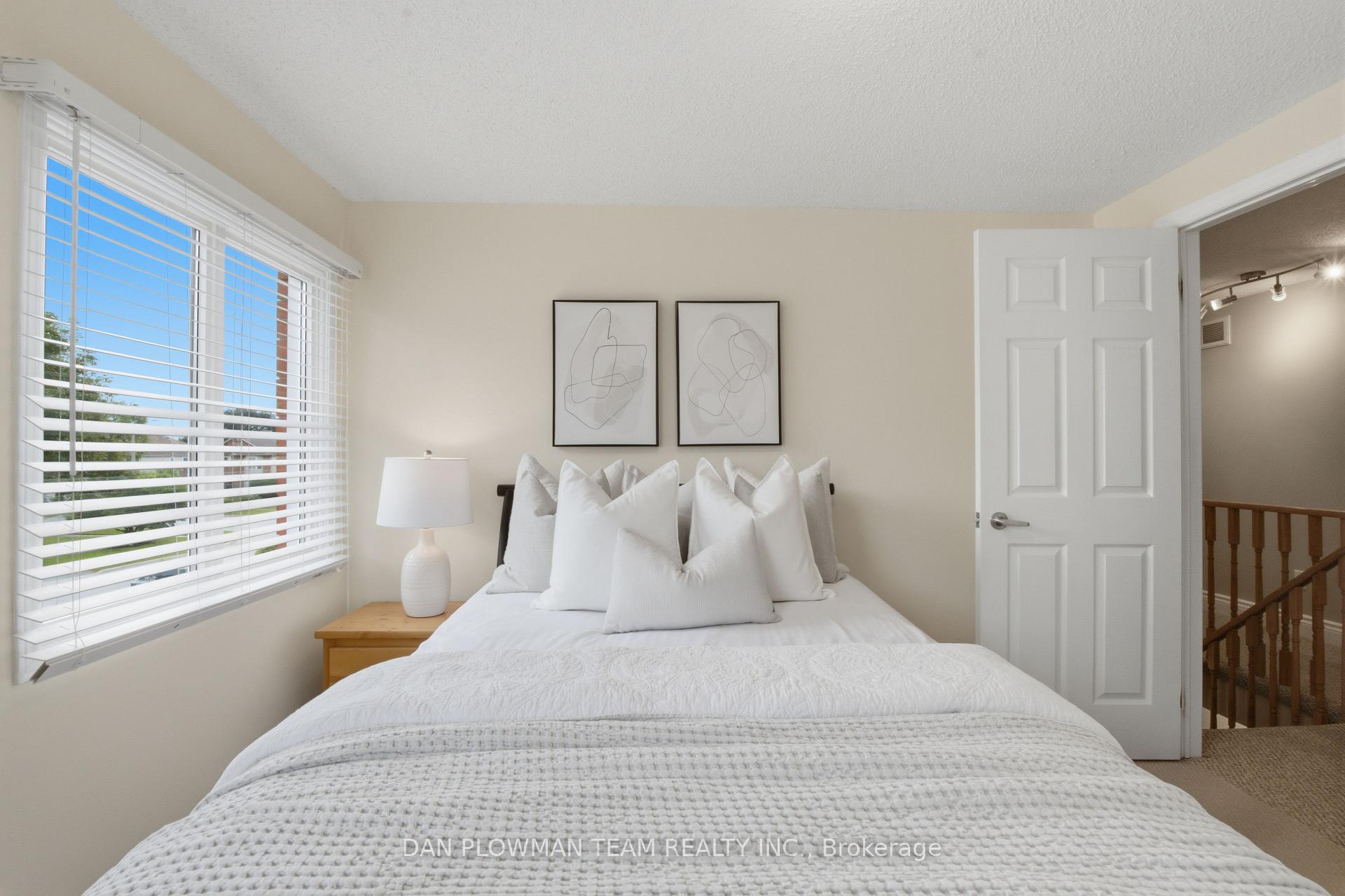 Photo 25 of 6 Saddlebrook Court, Clarington, Courtice — HOMEH