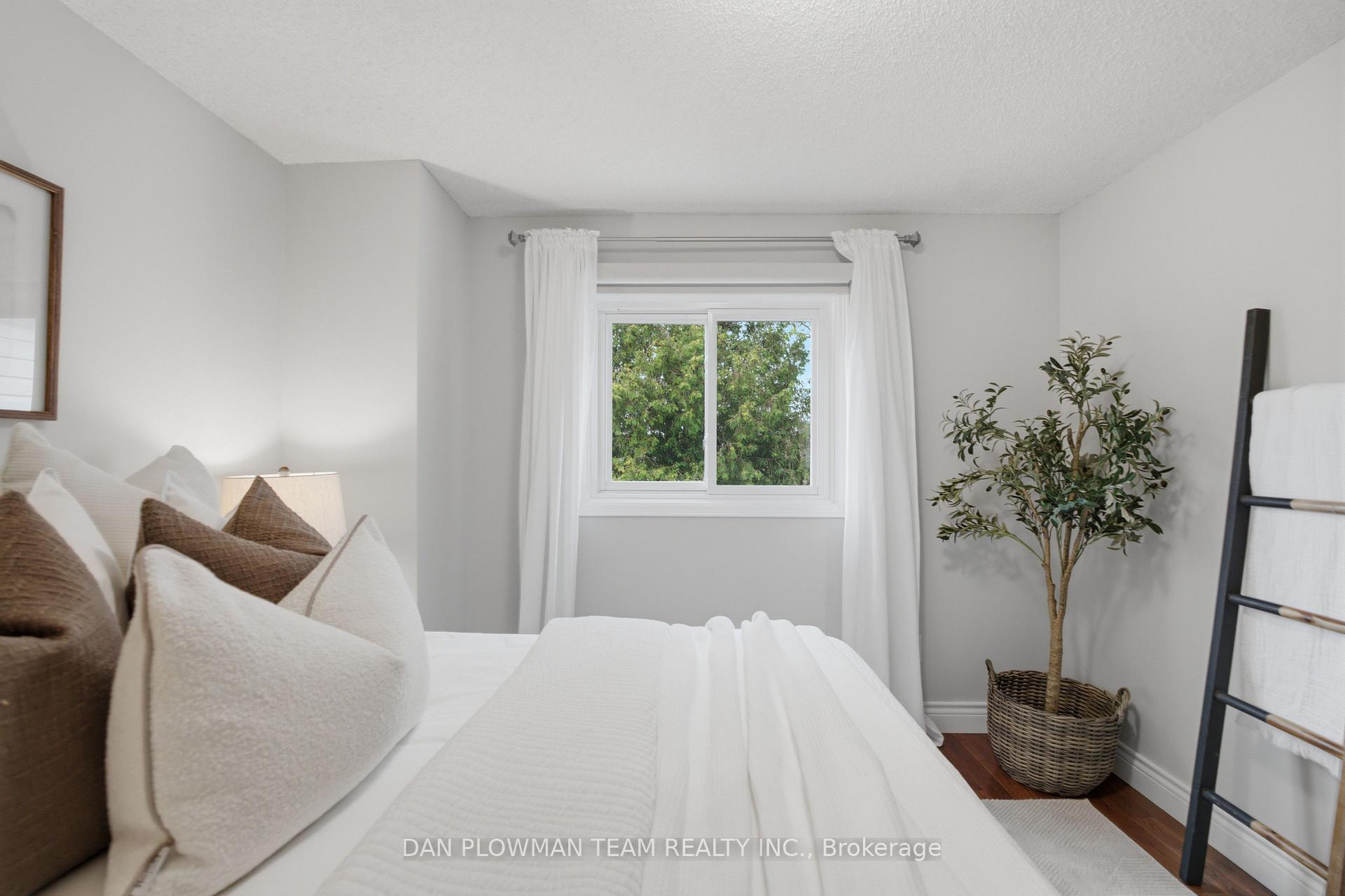 Photo 28 of 6 Saddlebrook Court, Clarington, Courtice — HOMEH