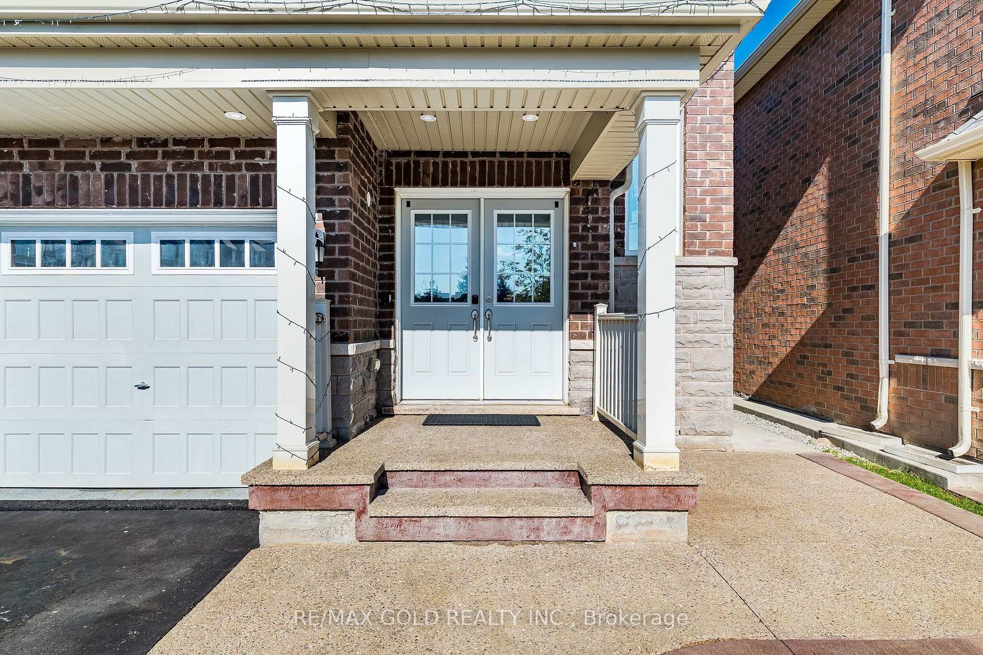 Photo 3 of 169 Robert Parkinson Drive, Brampton, Northwest Brampton — HOMEH