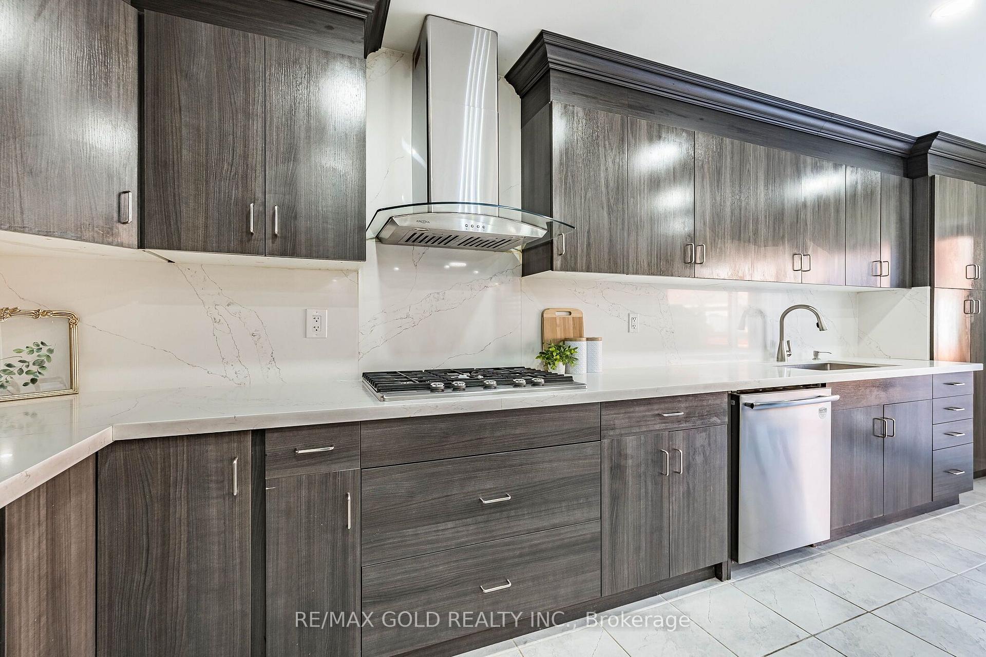 Photo 16 of 169 Robert Parkinson Drive, Brampton, Northwest Brampton — HOMEH