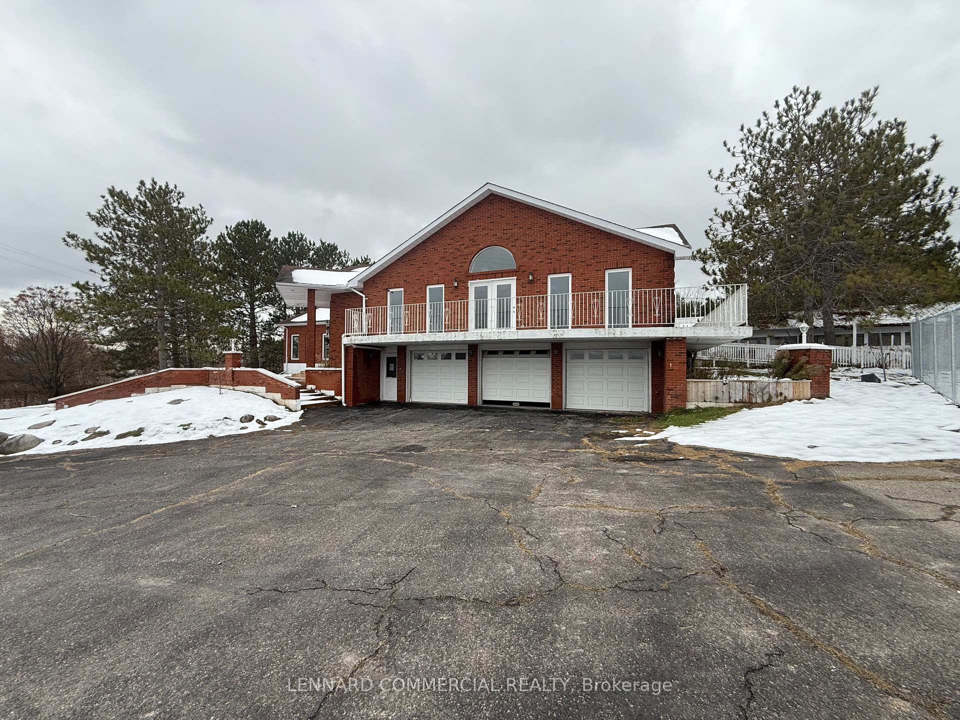 Photo 2 of 8411 Russell Road, Ottawa, Sarsfield/Bearbrook — HOMEH
