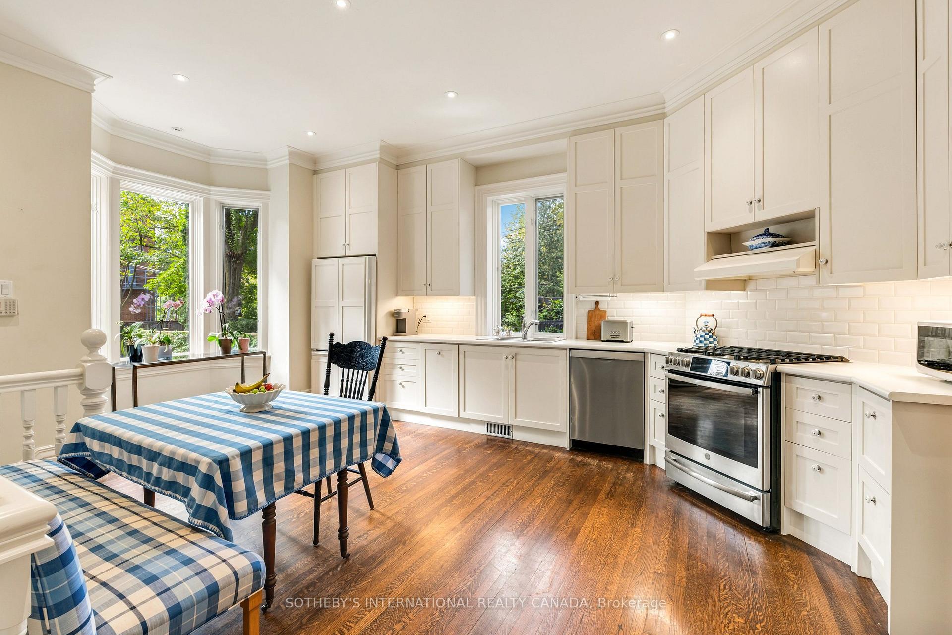 Photo 7 of 135 Roxborough Street E, Toronto, Rosedale-Moore Park — HOMEH