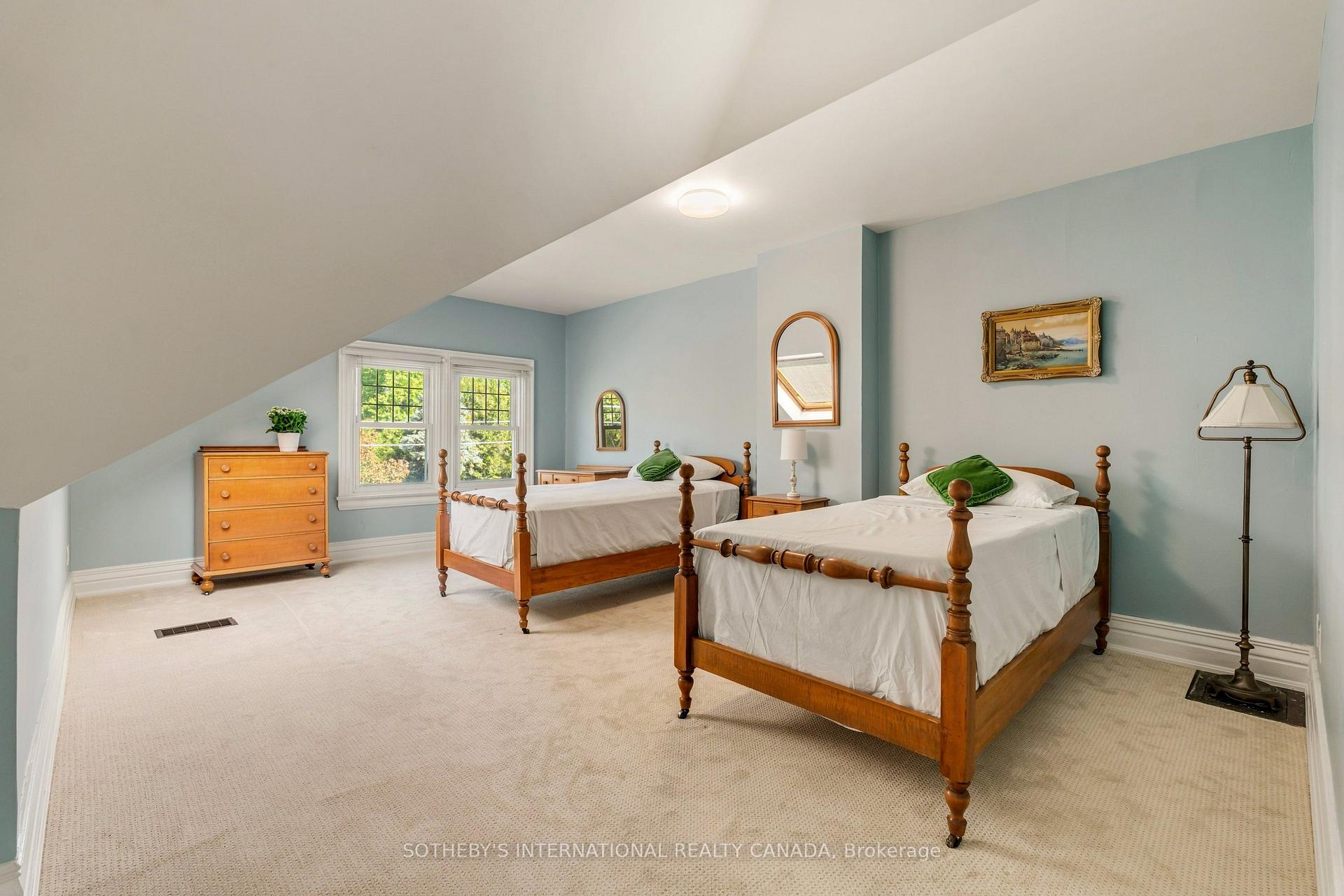 Photo 16 of 135 Roxborough Street E, Toronto, Rosedale-Moore Park — HOMEH