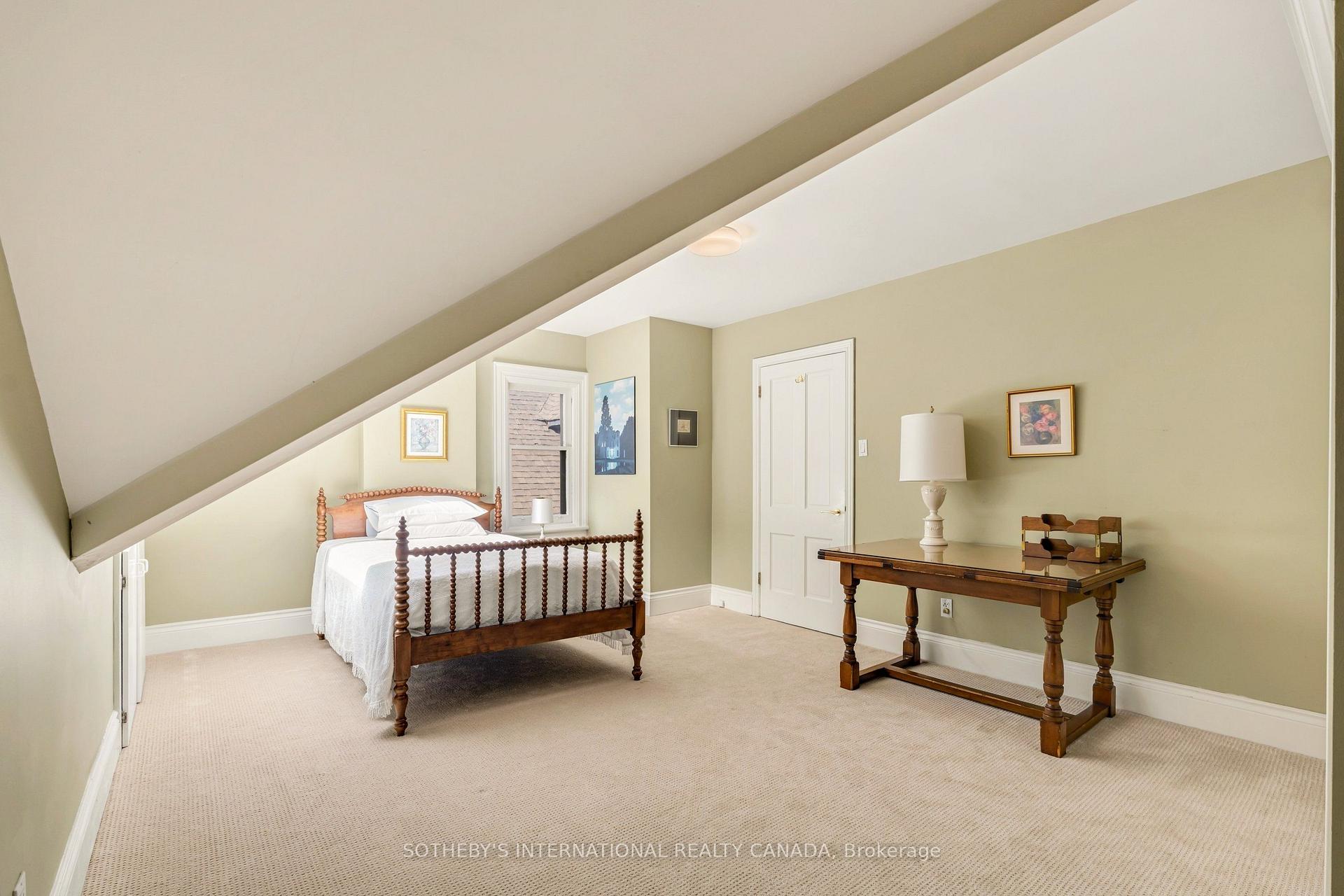 Photo 17 of 135 Roxborough Street E, Toronto, Rosedale-Moore Park — HOMEH