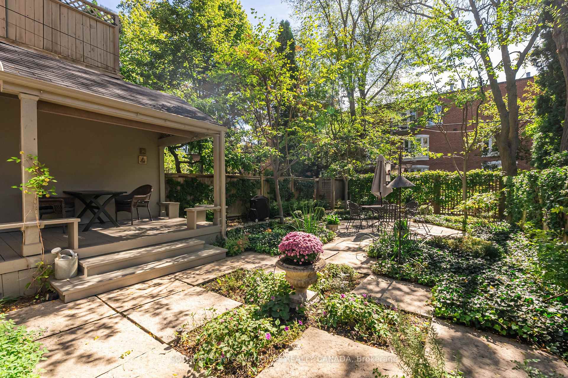 Photo 23 of 135 Roxborough Street E, Toronto, Rosedale-Moore Park — HOMEH