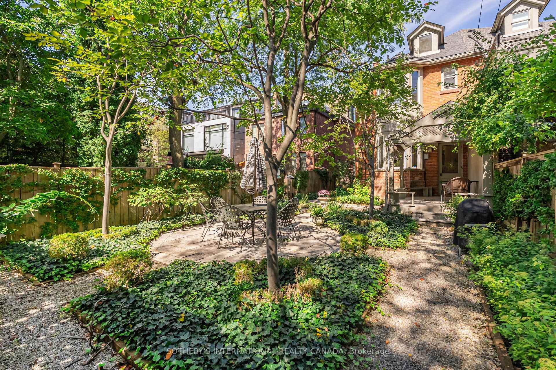 Photo 25 of 135 Roxborough Street E, Toronto, Rosedale-Moore Park — HOMEH