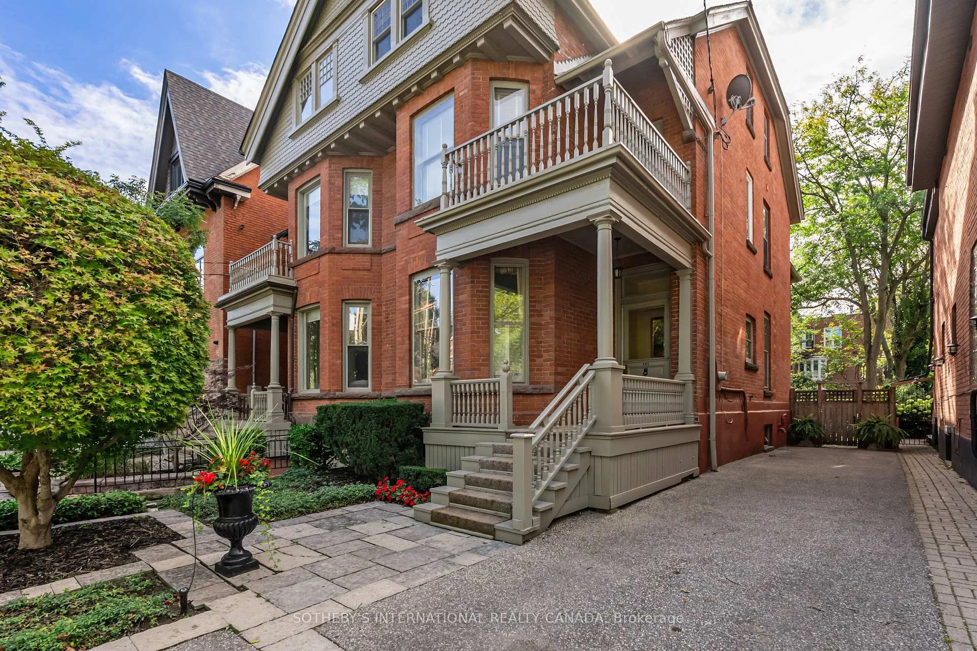 Photo 2 of 135 Roxborough Street E, Toronto, Rosedale-Moore Park — HOMEH