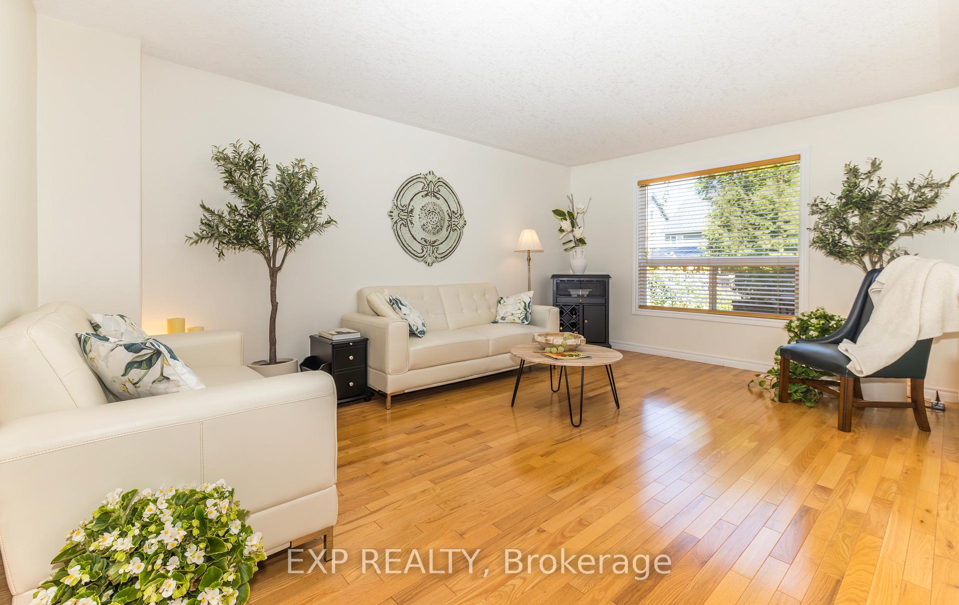 Photo 3 of 105 Hampson Crescent, Guelph/Eramosa, Rockwood — HOMEH