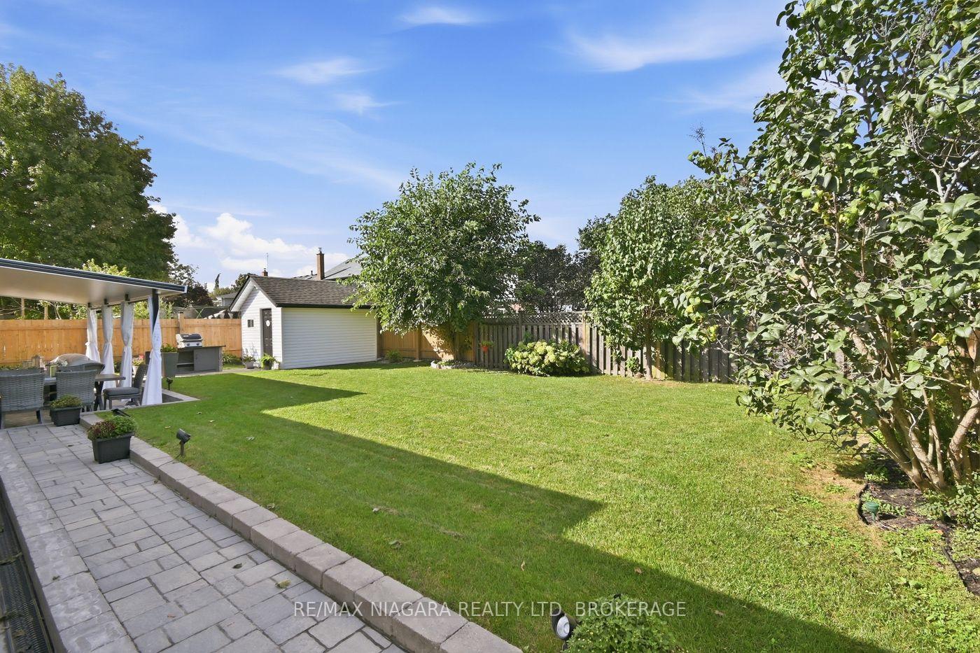 Photo 2 of 9 Bishops Road, St. Catharines, Vine/Linwell — HOMEH