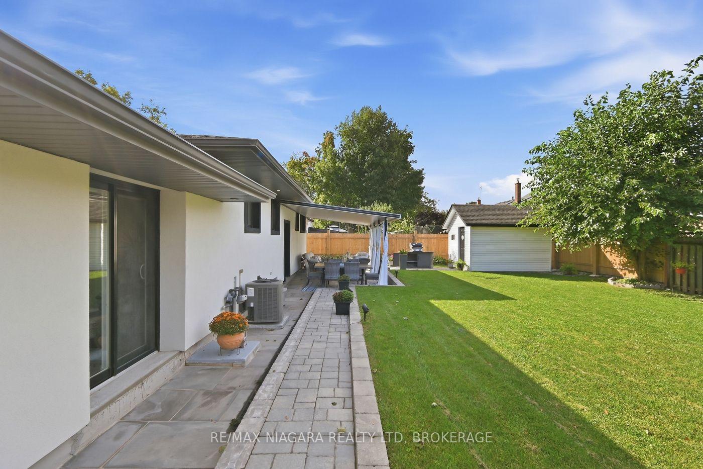 Photo 3 of 9 Bishops Road, St. Catharines, Vine/Linwell — HOMEH
