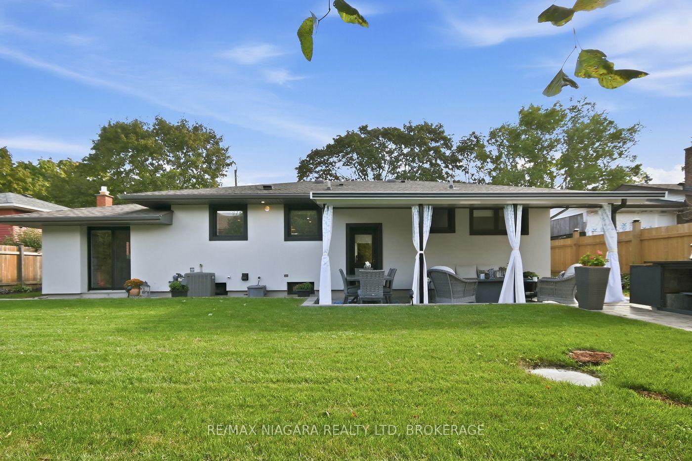 Photo 4 of 9 Bishops Road, St. Catharines, Vine/Linwell — HOMEH