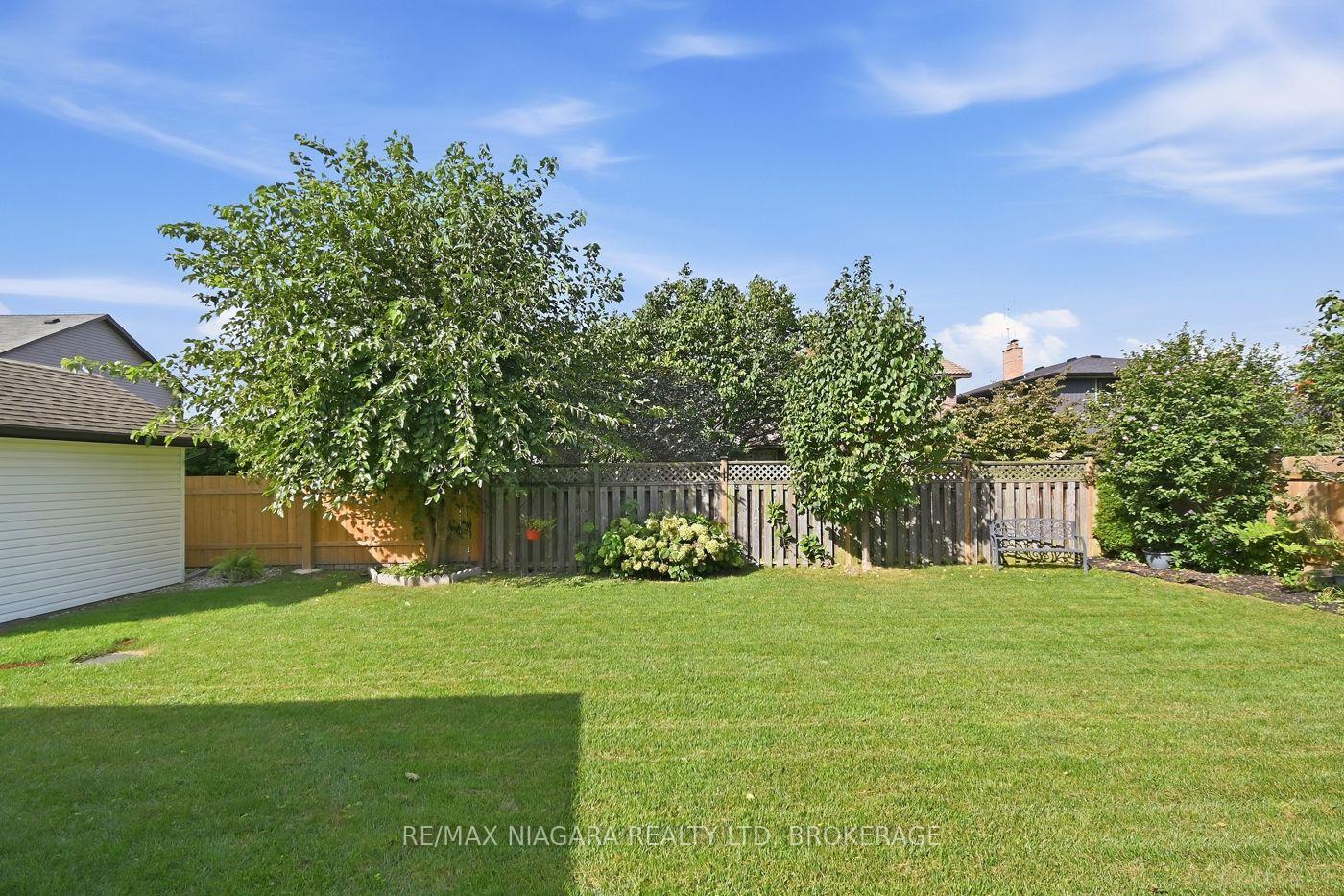 Photo 6 of 9 Bishops Road, St. Catharines, Vine/Linwell — HOMEH