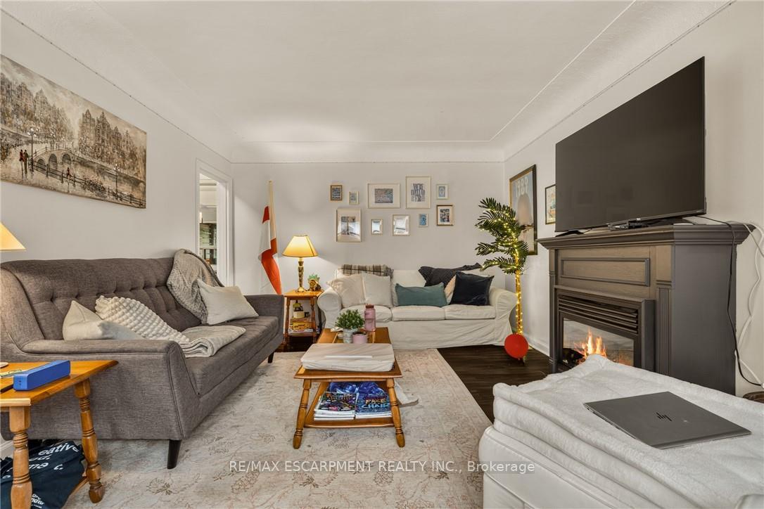 Photo 3 of 15 Mapes Avenue, Hamilton, Westdale — HOMEH