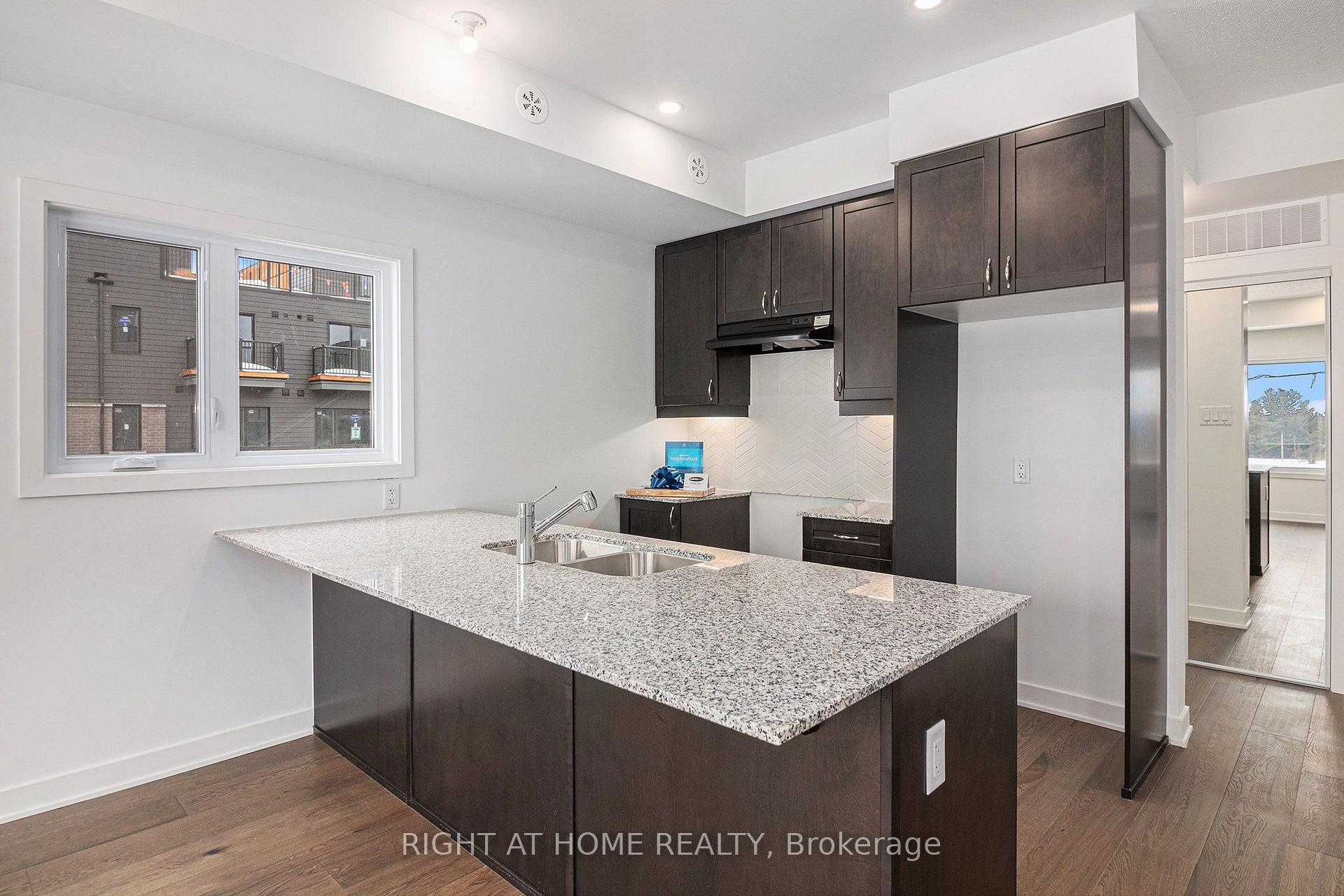 Photo 4 of 402 Mishi, Ottawa, CFB Rockcliffe and Area — HOMEH