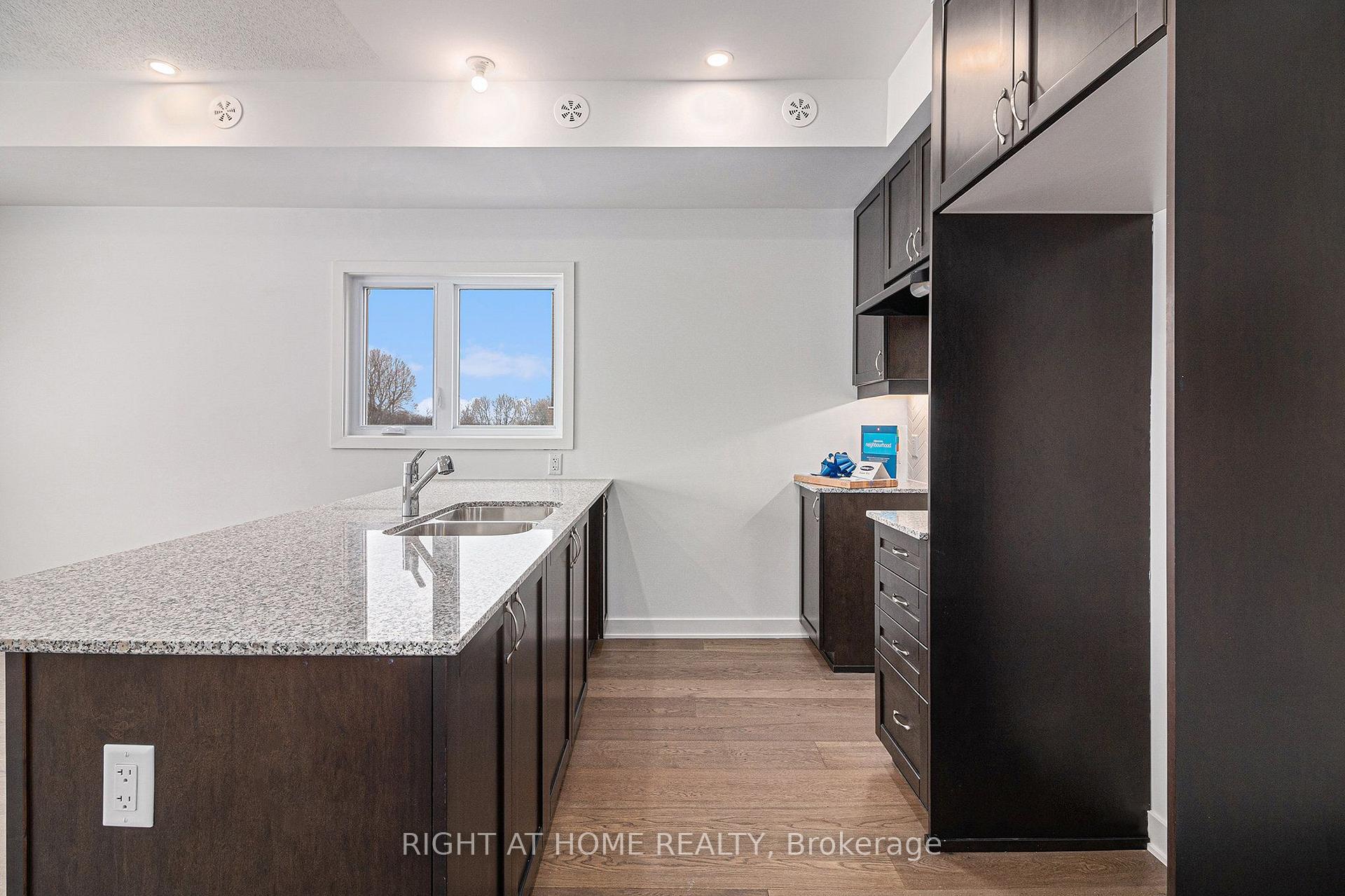 Photo 5 of 402 Mishi, Ottawa, CFB Rockcliffe and Area — HOMEH