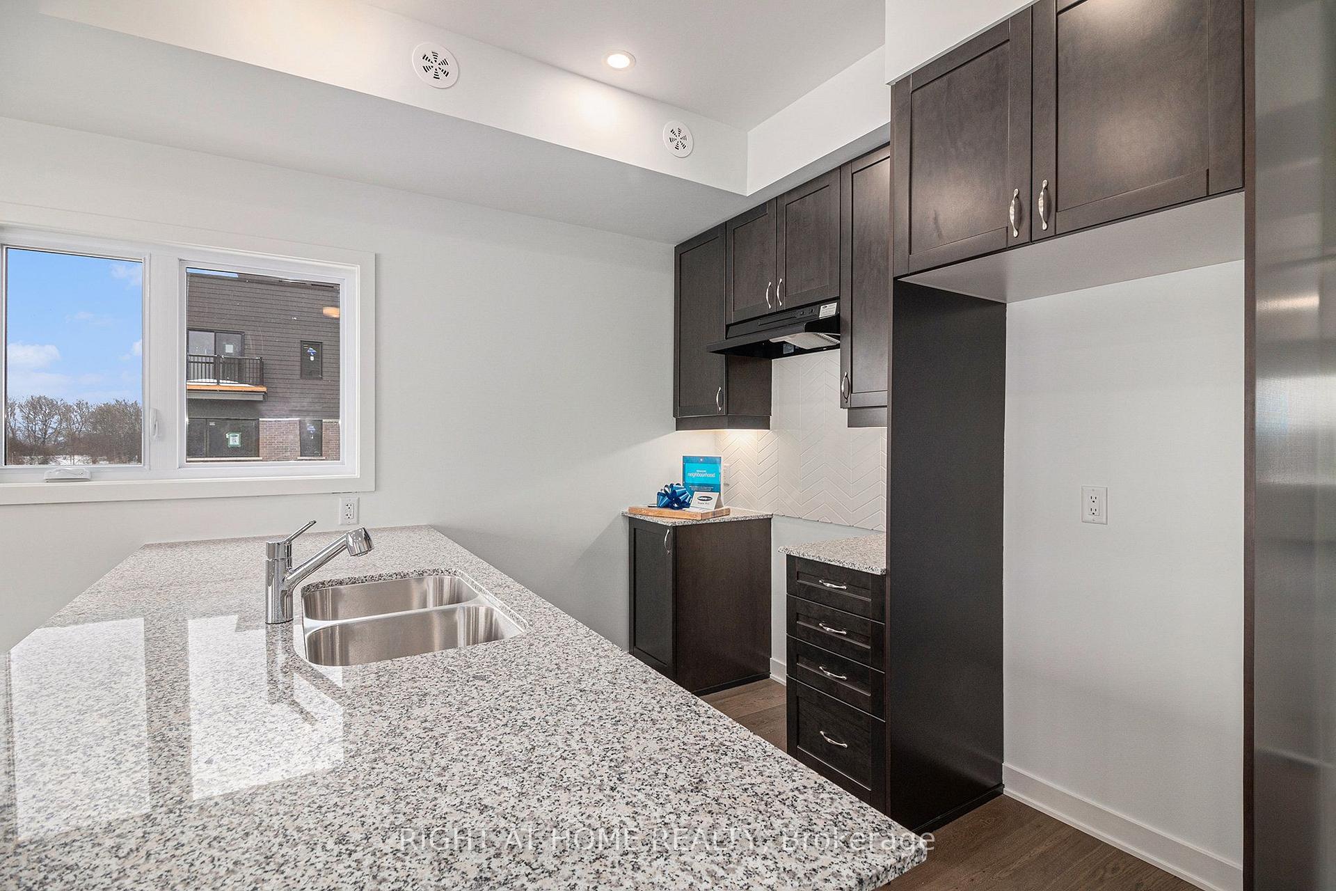 Photo 6 of 402 Mishi, Ottawa, CFB Rockcliffe and Area — HOMEH