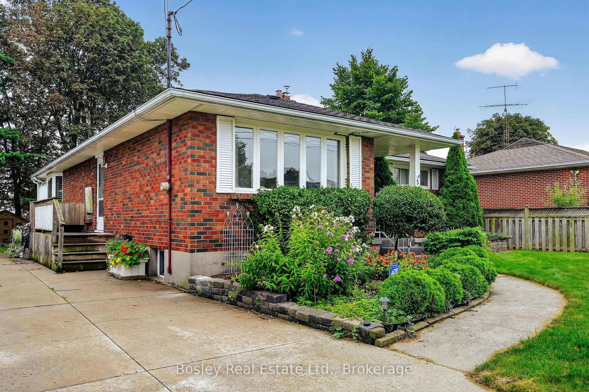 Photo 2 of 5 Ralston Drive, Port Hope — HOMEH