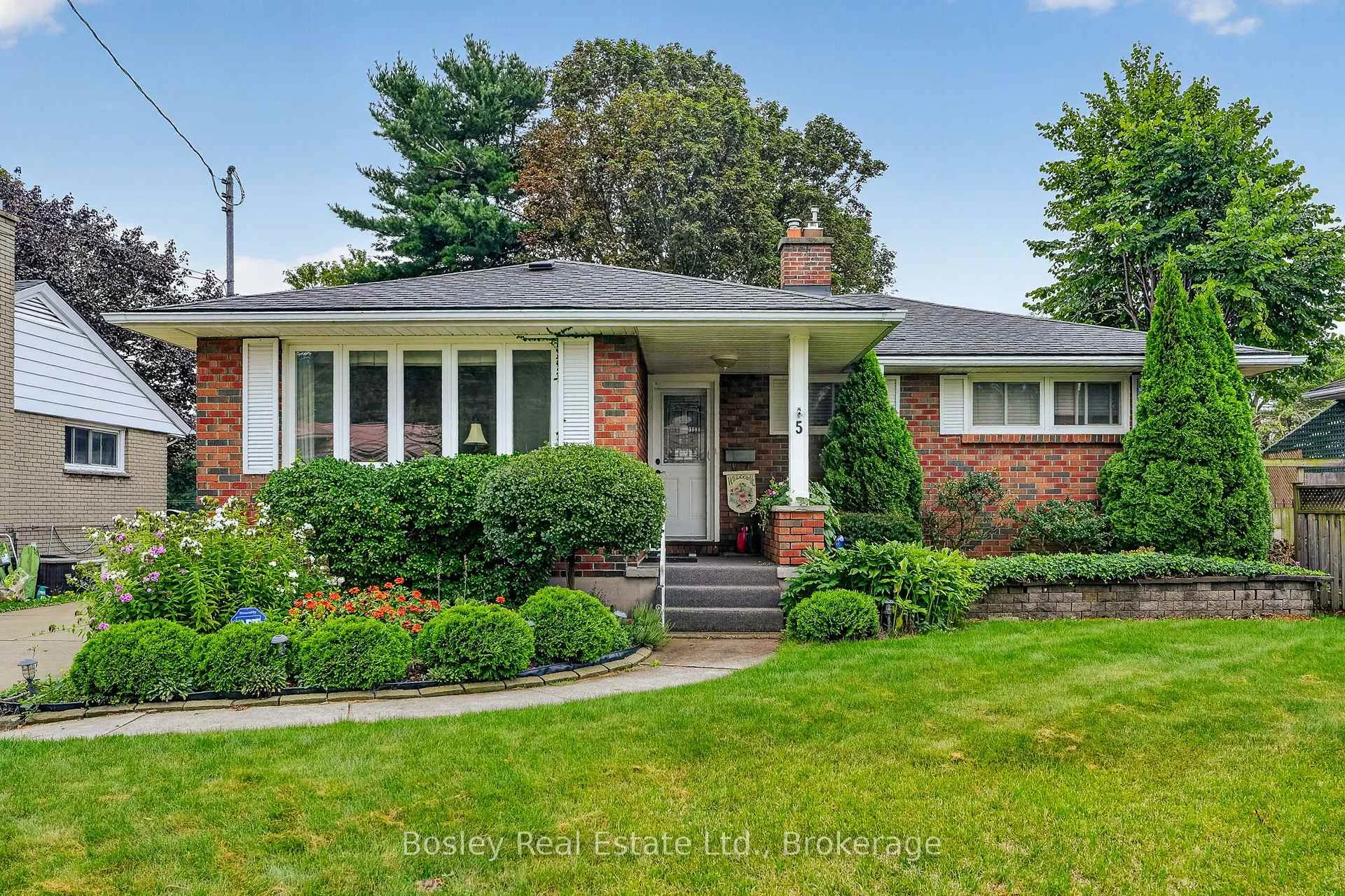 Photo 3 of 5 Ralston Drive, Port Hope — HOMEH