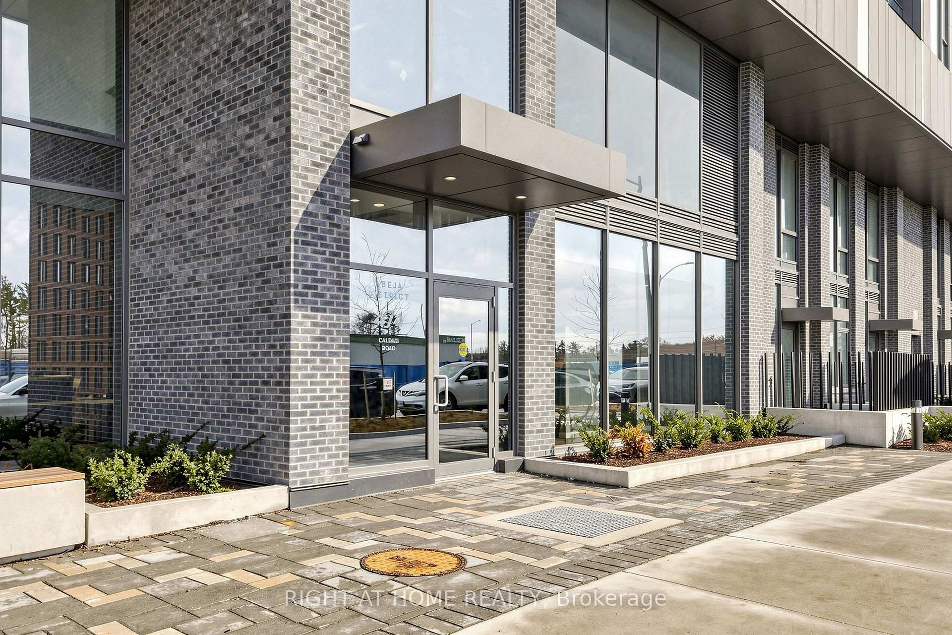 Photo 2 of Unit 909, 474 Caldari Road, Vaughan, Concord — HOMEH