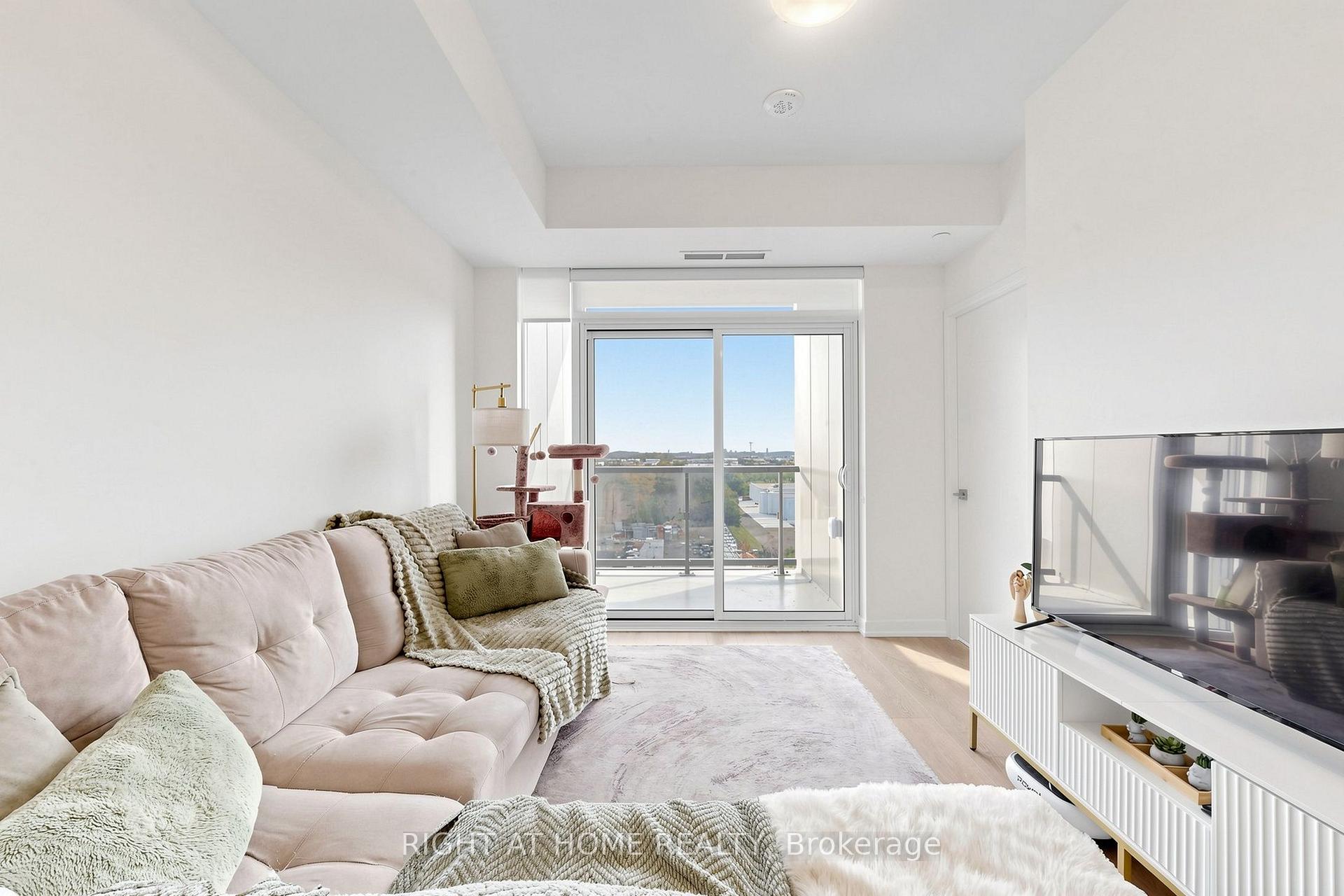 Photo 7 of Unit 909, 474 Caldari Road, Vaughan, Concord — HOMEH