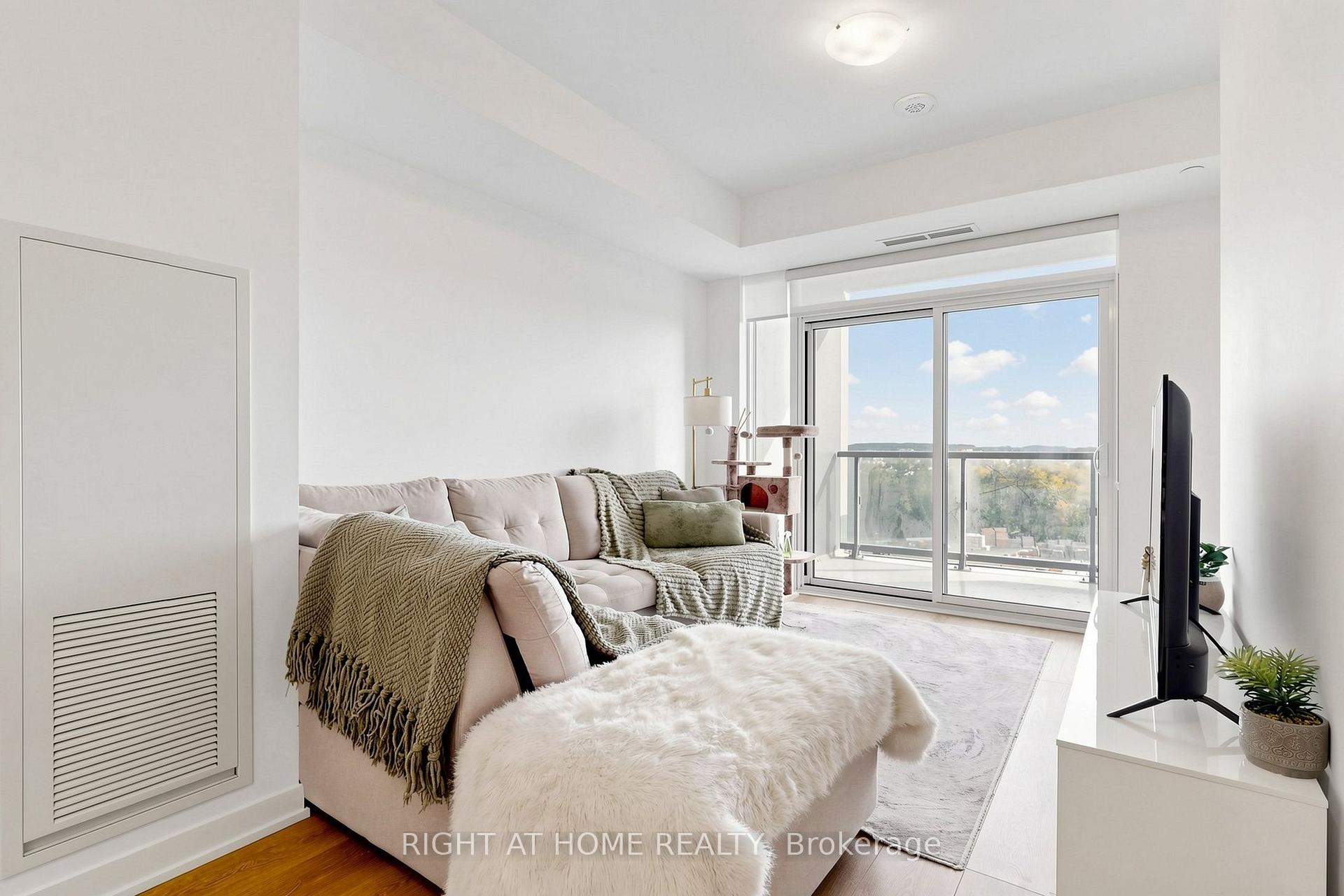 Photo 8 of Unit 909, 474 Caldari Road, Vaughan, Concord — HOMEH