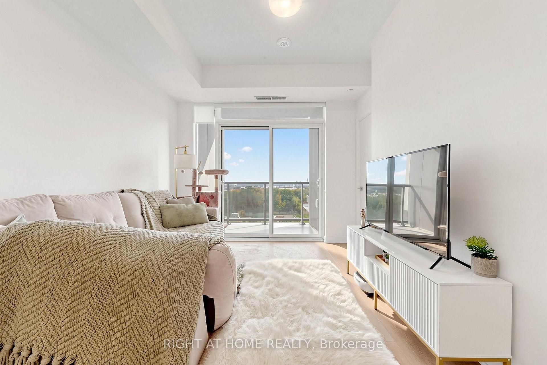 Photo 9 of Unit 909, 474 Caldari Road, Vaughan, Concord — HOMEH