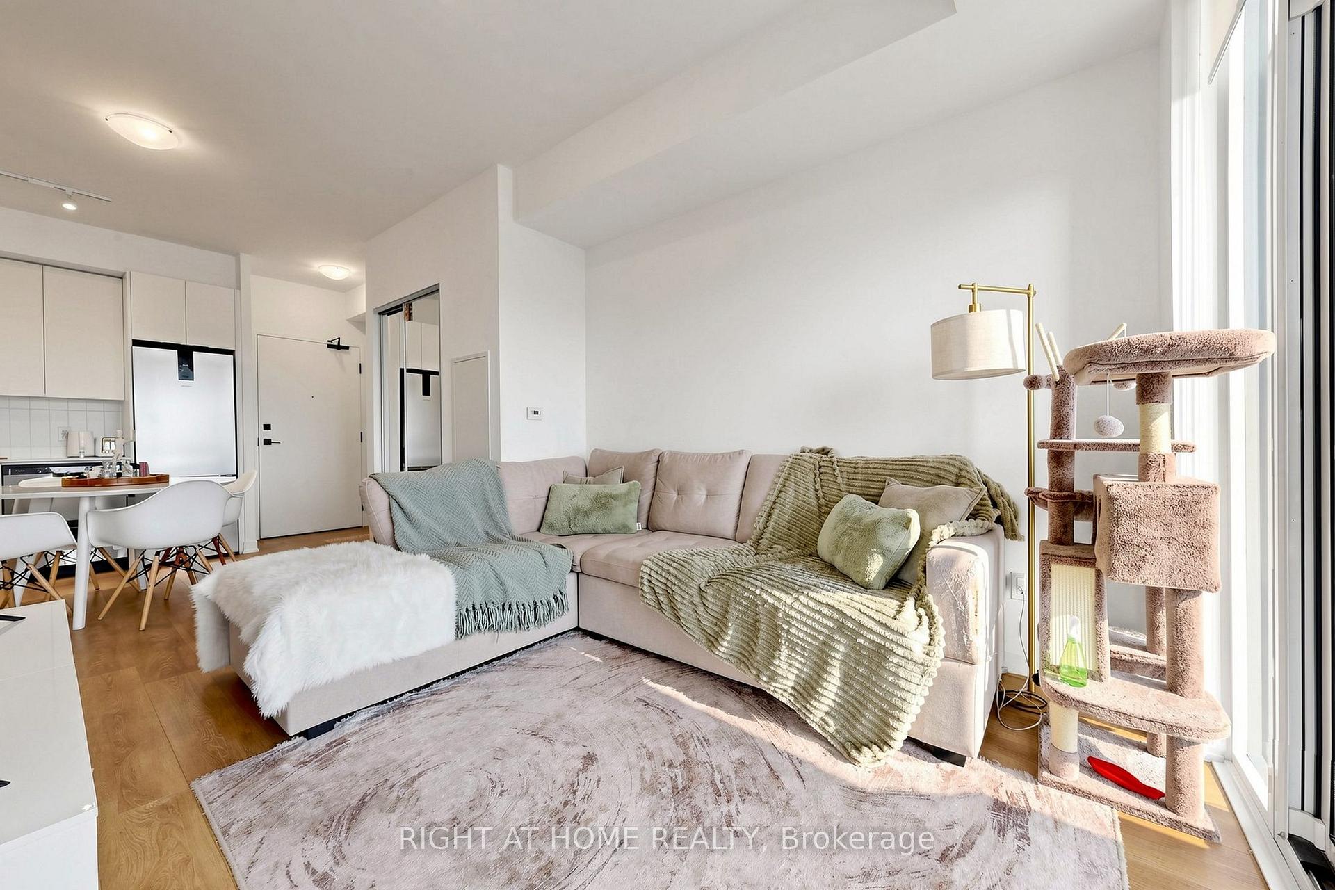 Photo 10 of Unit 909, 474 Caldari Road, Vaughan, Concord — HOMEH