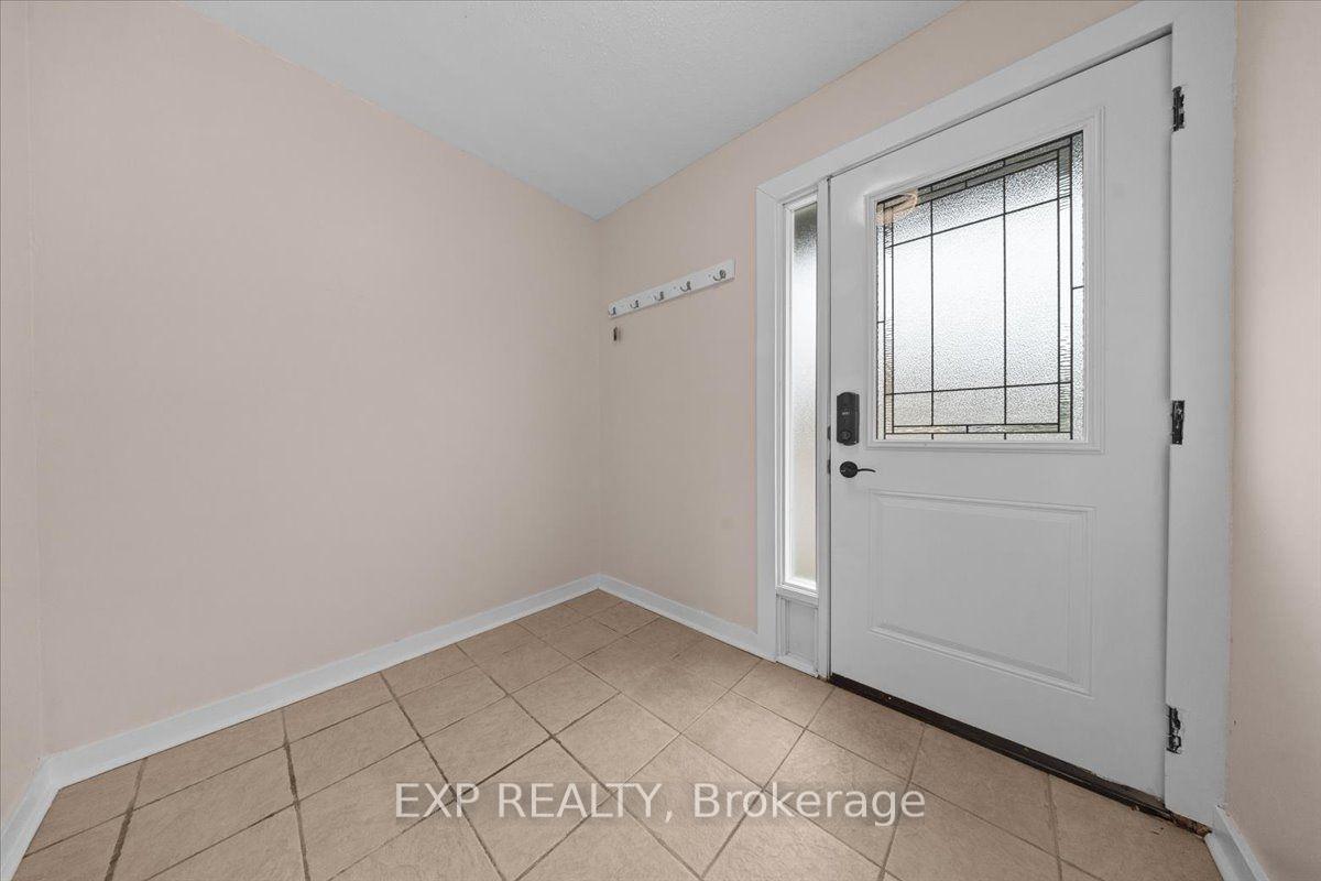 Photo 3 of 1449 Ridgebrook Drive, Ottawa, Pineview — HOMEH