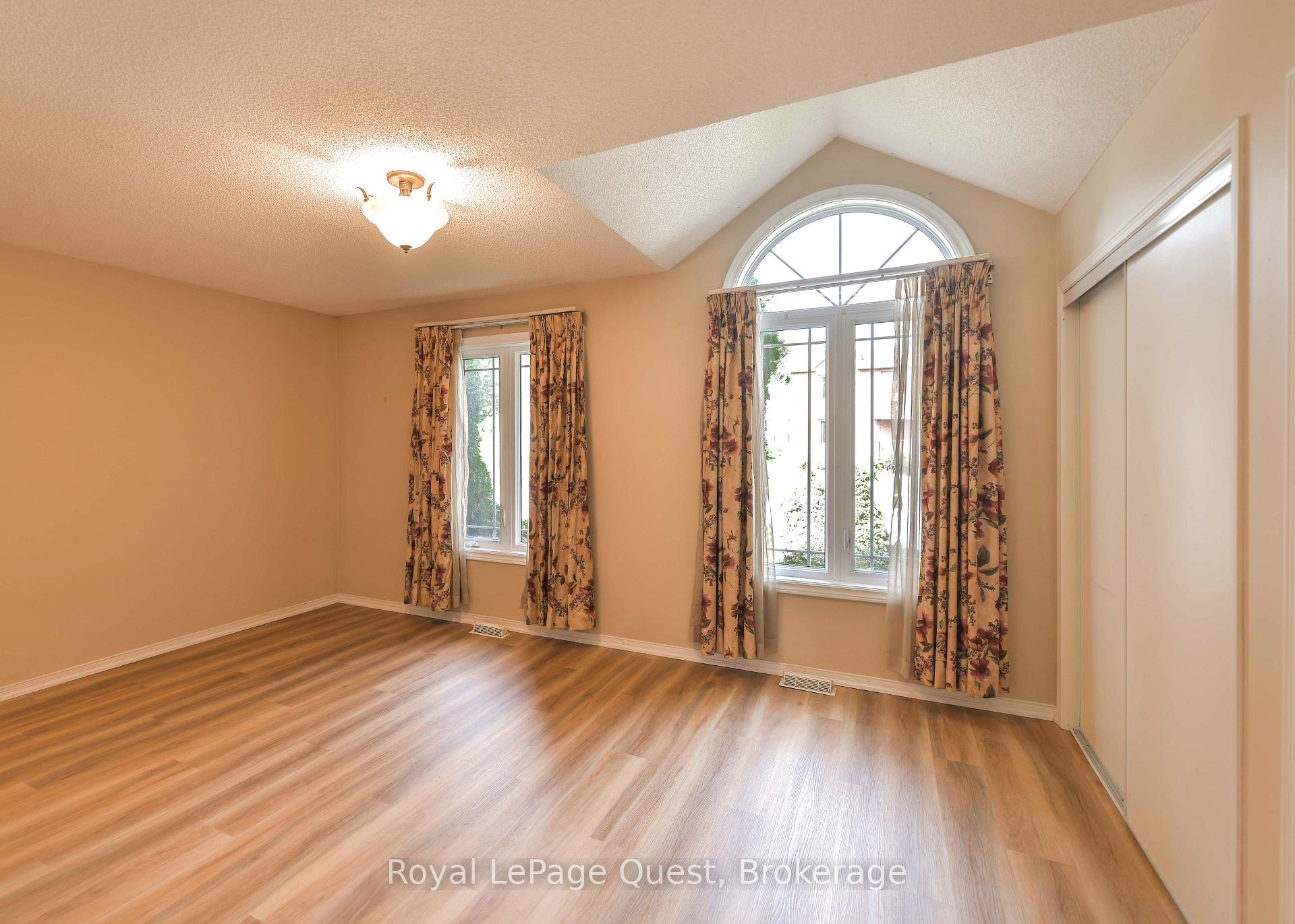 Photo 13 of 37 Ashton Street, Orillia — HOMEH