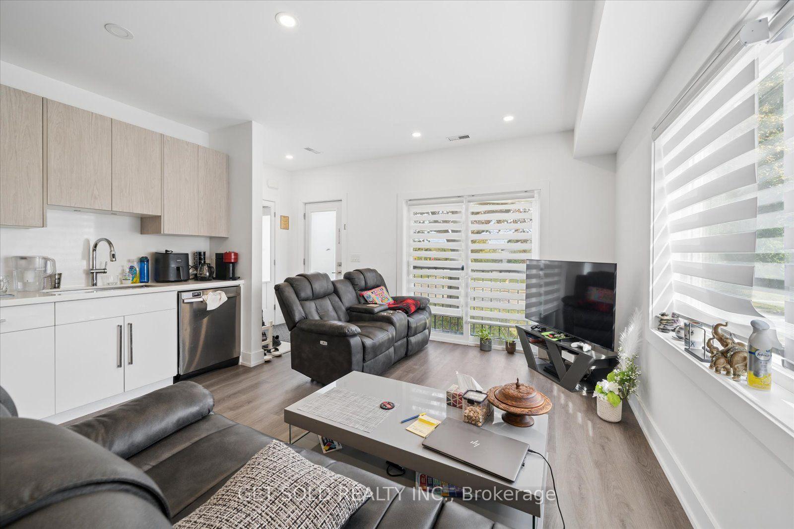 Photo 5 of 15 Burrard Road, Etobicoke, Elms-Old Rexdale — HOMEH