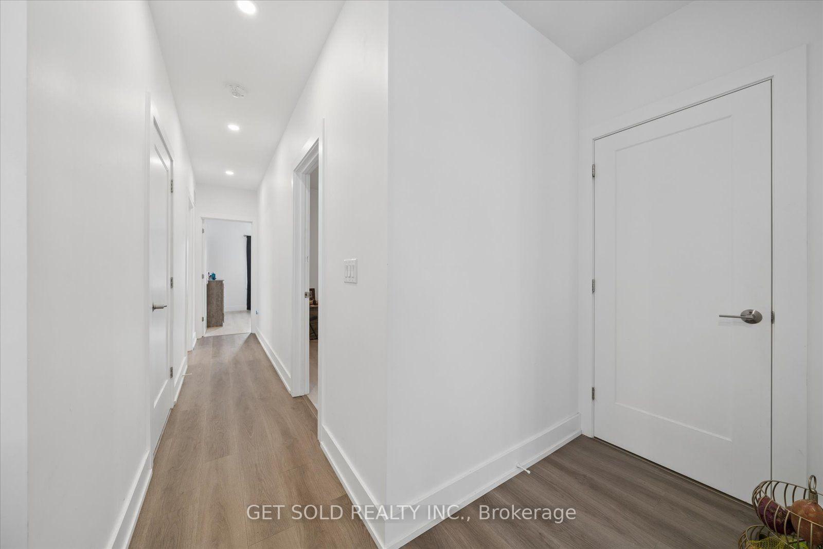 Photo 9 of 15 Burrard Road, Etobicoke, Elms-Old Rexdale — HOMEH