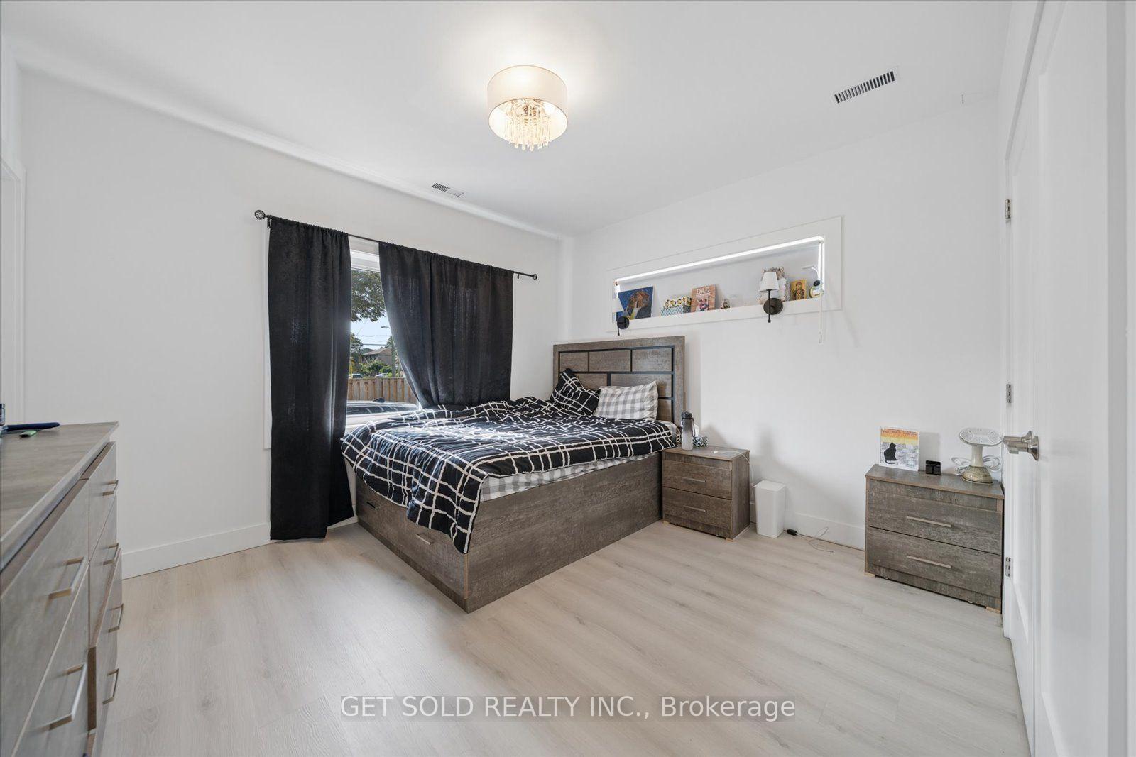 Photo 12 of 15 Burrard Road, Etobicoke, Elms-Old Rexdale — HOMEH