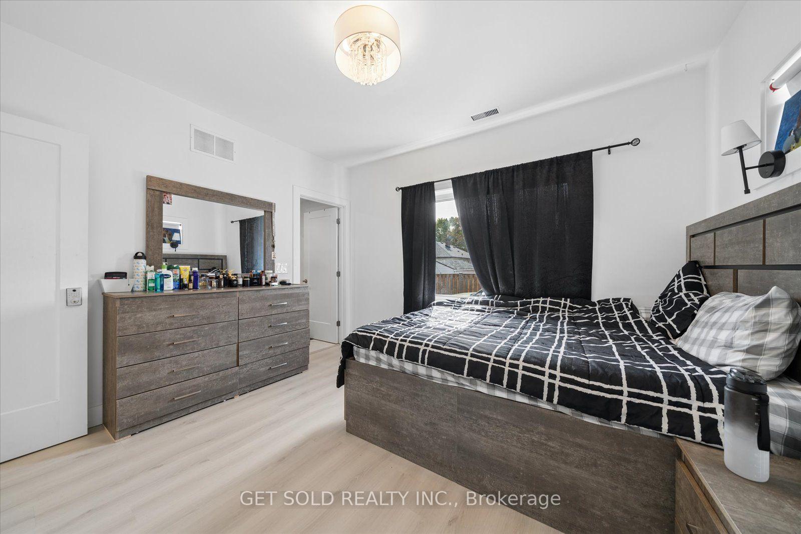 Photo 13 of 15 Burrard Road, Etobicoke, Elms-Old Rexdale — HOMEH