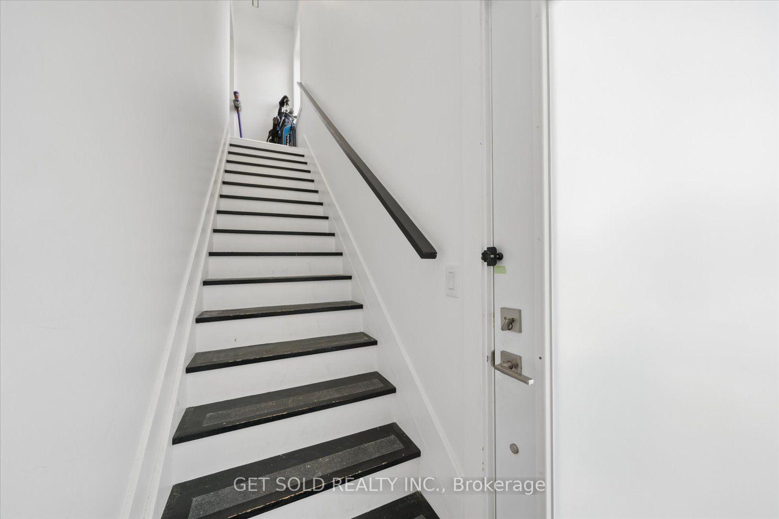 Photo 17 of 15 Burrard Road, Etobicoke, Elms-Old Rexdale — HOMEH