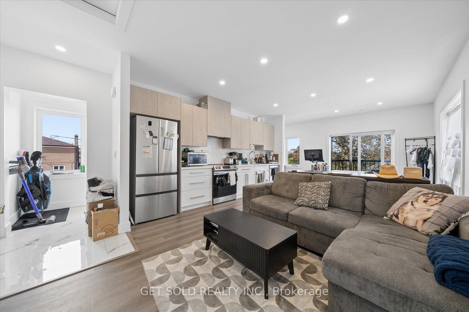 Photo 18 of 15 Burrard Road, Etobicoke, Elms-Old Rexdale — HOMEH