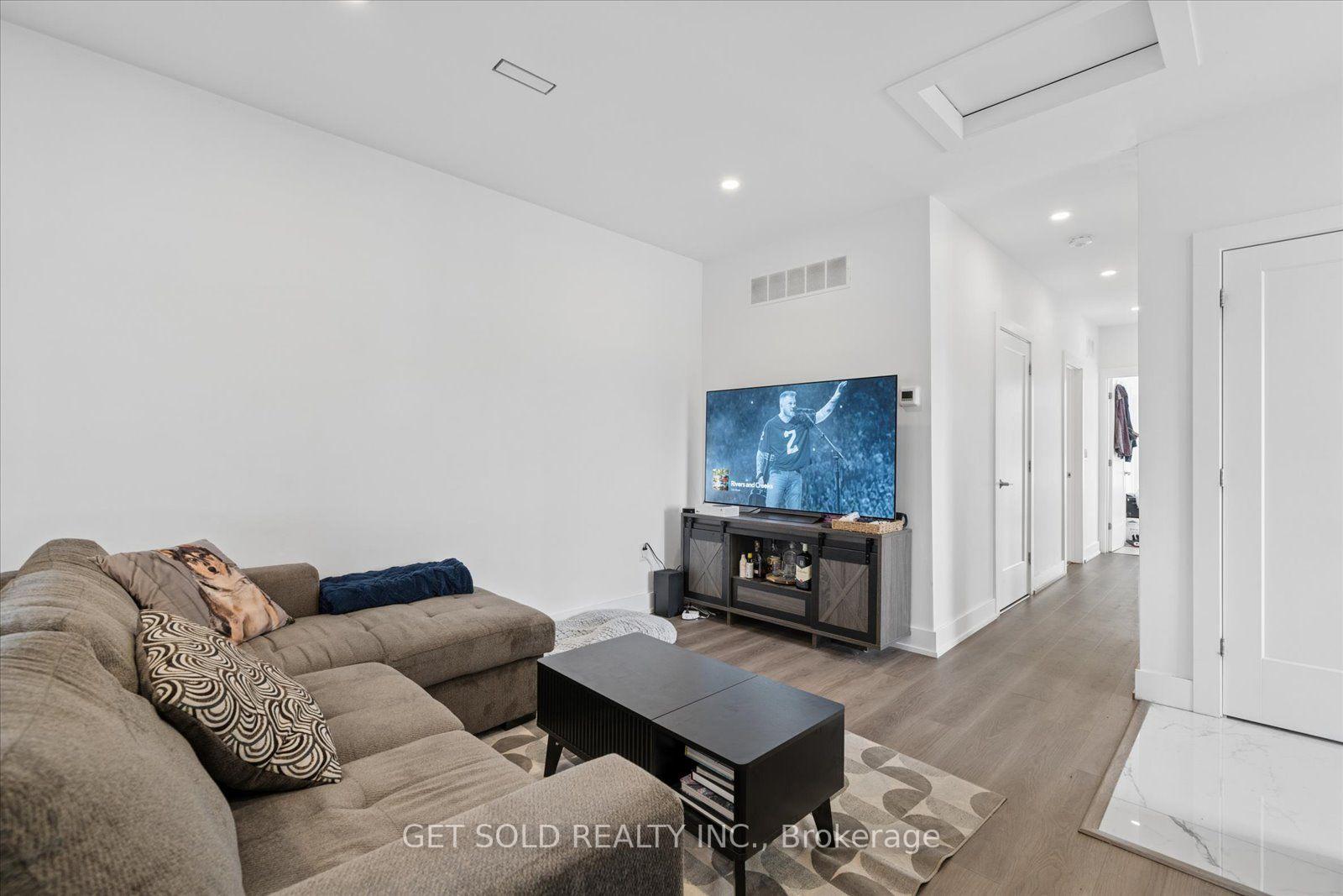 Photo 20 of 15 Burrard Road, Etobicoke, Elms-Old Rexdale — HOMEH