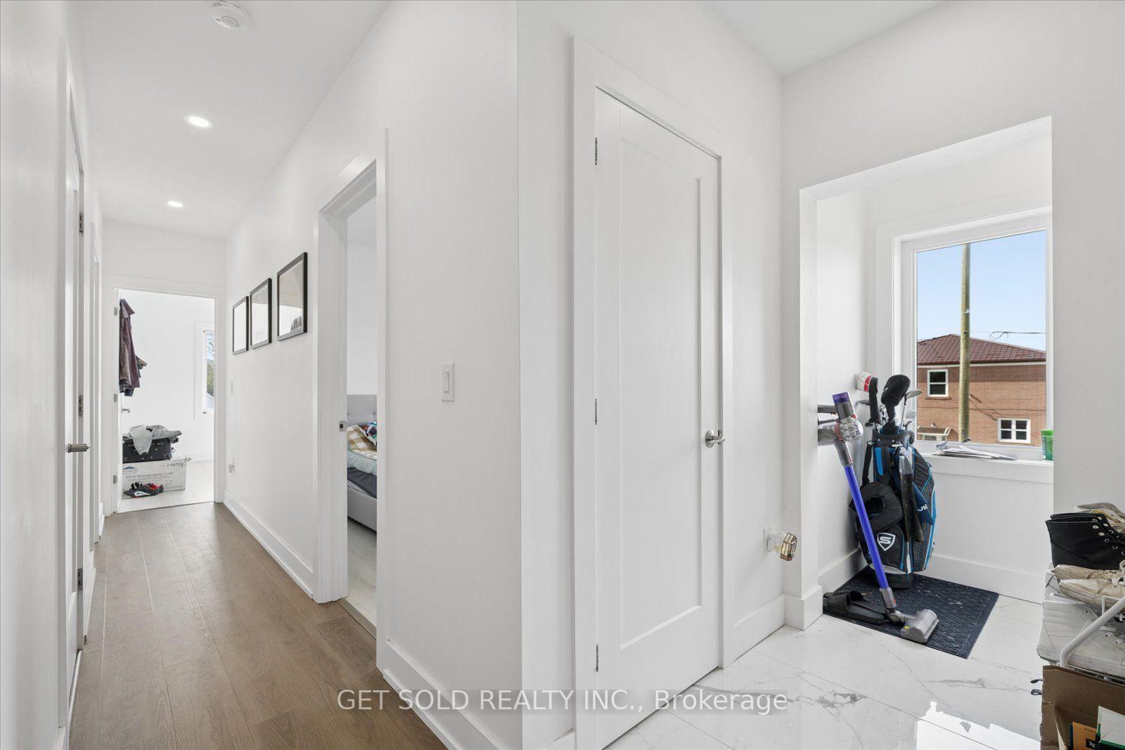 Photo 24 of 15 Burrard Road, Etobicoke, Elms-Old Rexdale — HOMEH
