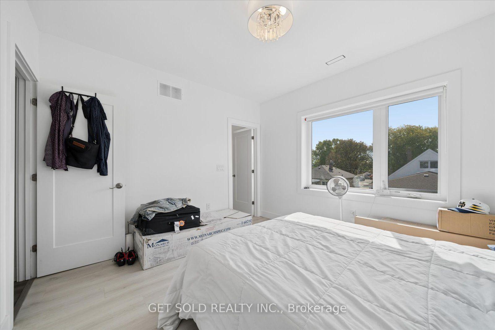 Photo 27 of 15 Burrard Road, Etobicoke, Elms-Old Rexdale — HOMEH