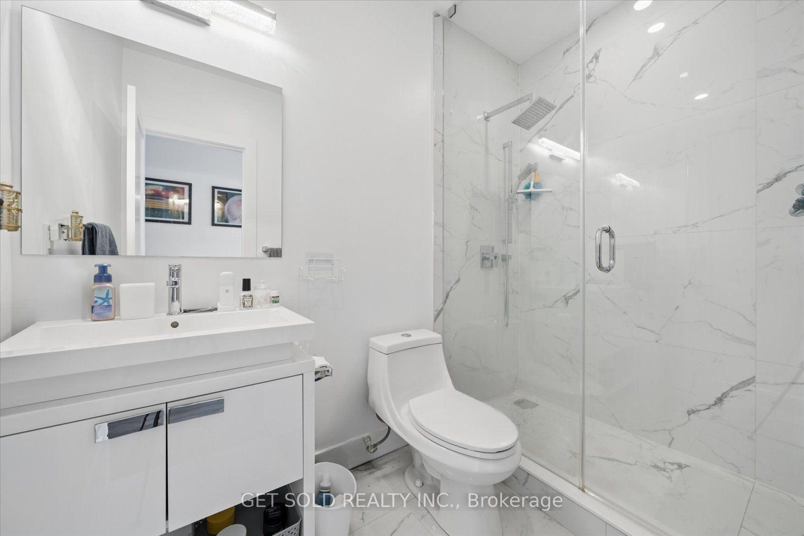 Photo 31 of 15 Burrard Road, Etobicoke, Elms-Old Rexdale — HOMEH