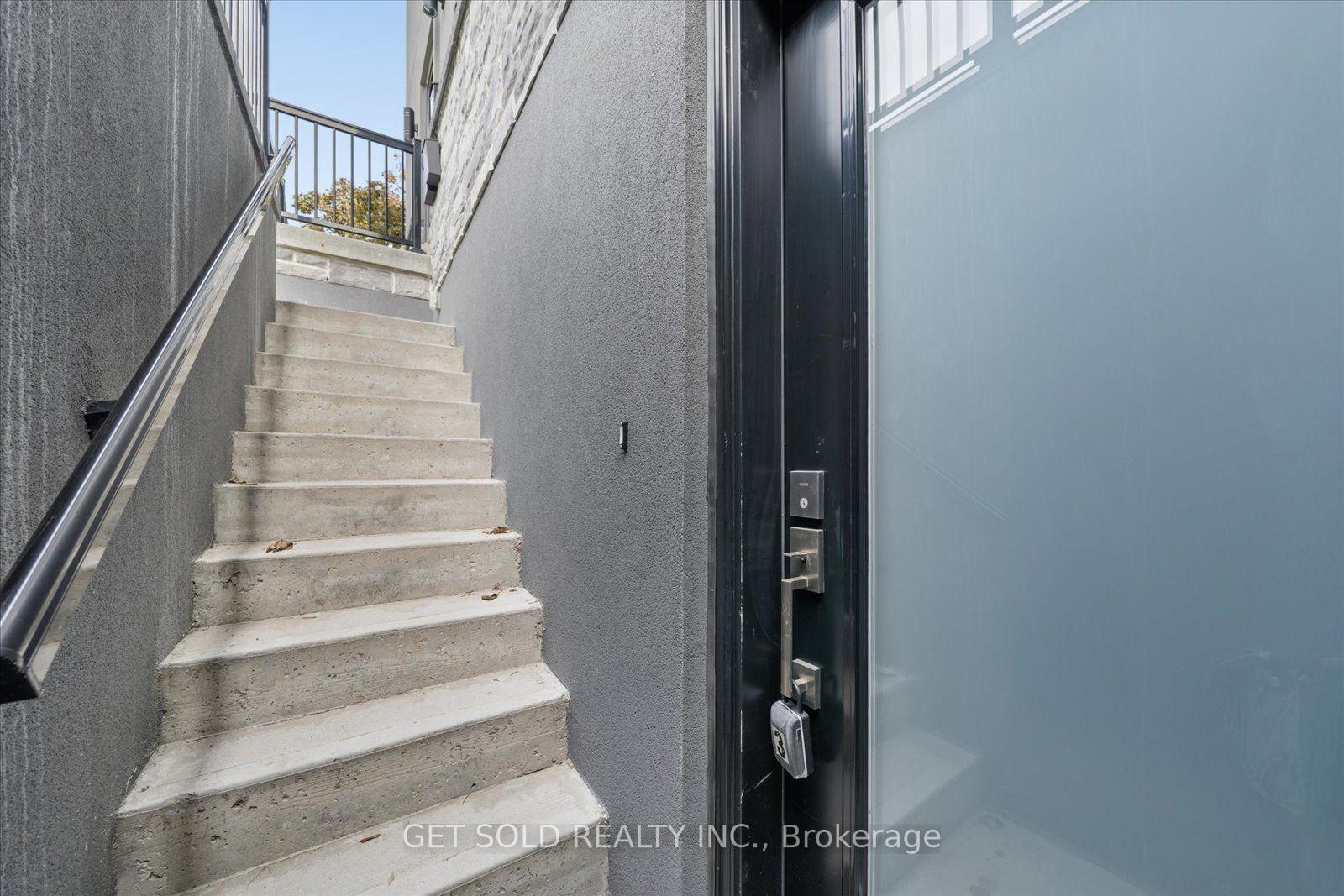 Photo 33 of 15 Burrard Road, Etobicoke, Elms-Old Rexdale — HOMEH