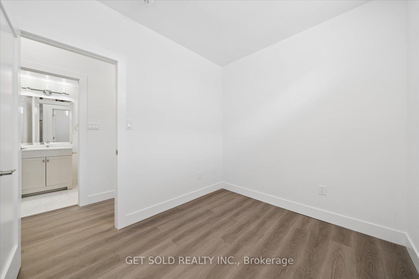 Photo 36 of 15 Burrard Road, Etobicoke, Elms-Old Rexdale — HOMEH