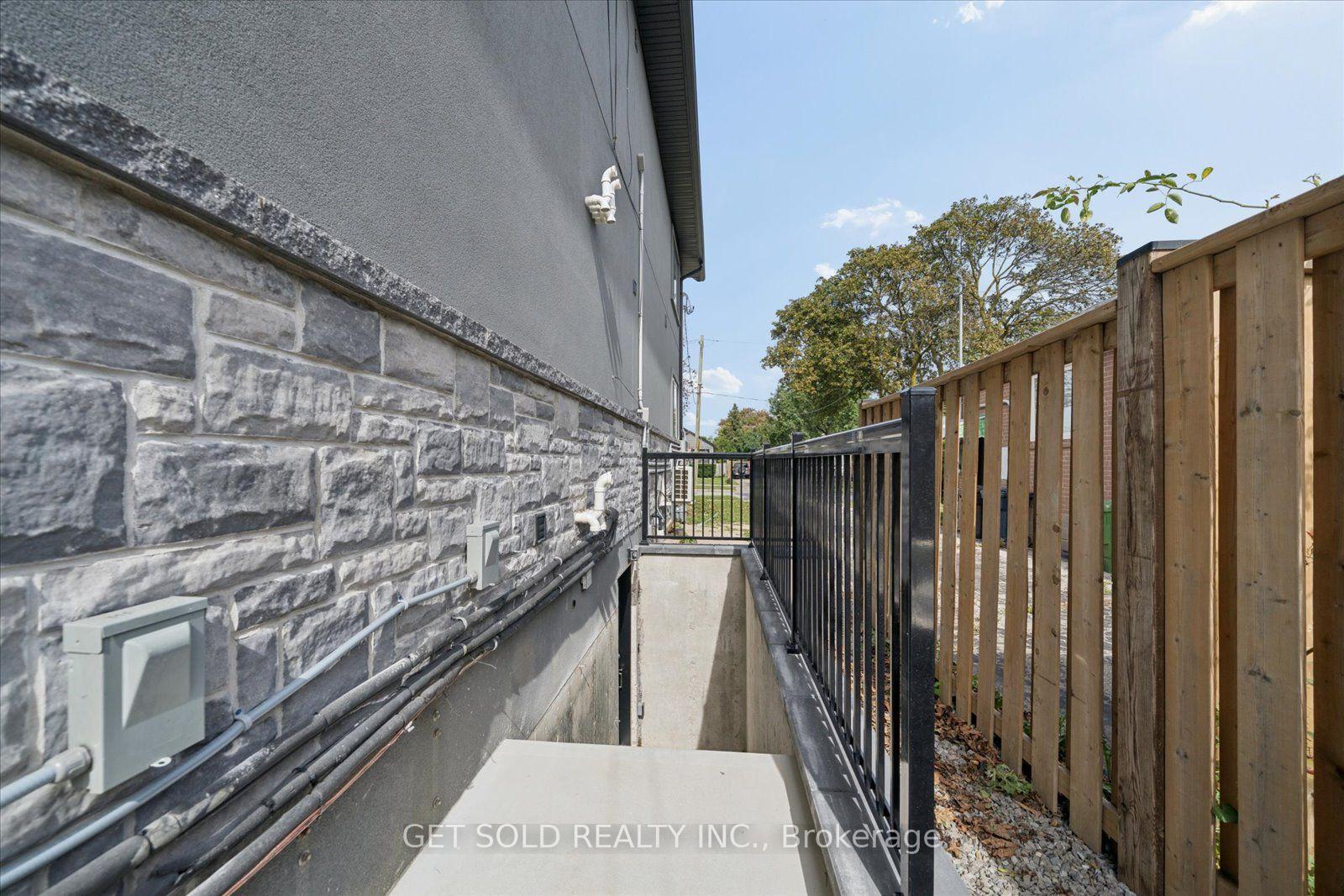 Photo 40 of 15 Burrard Road, Etobicoke, Elms-Old Rexdale — HOMEH