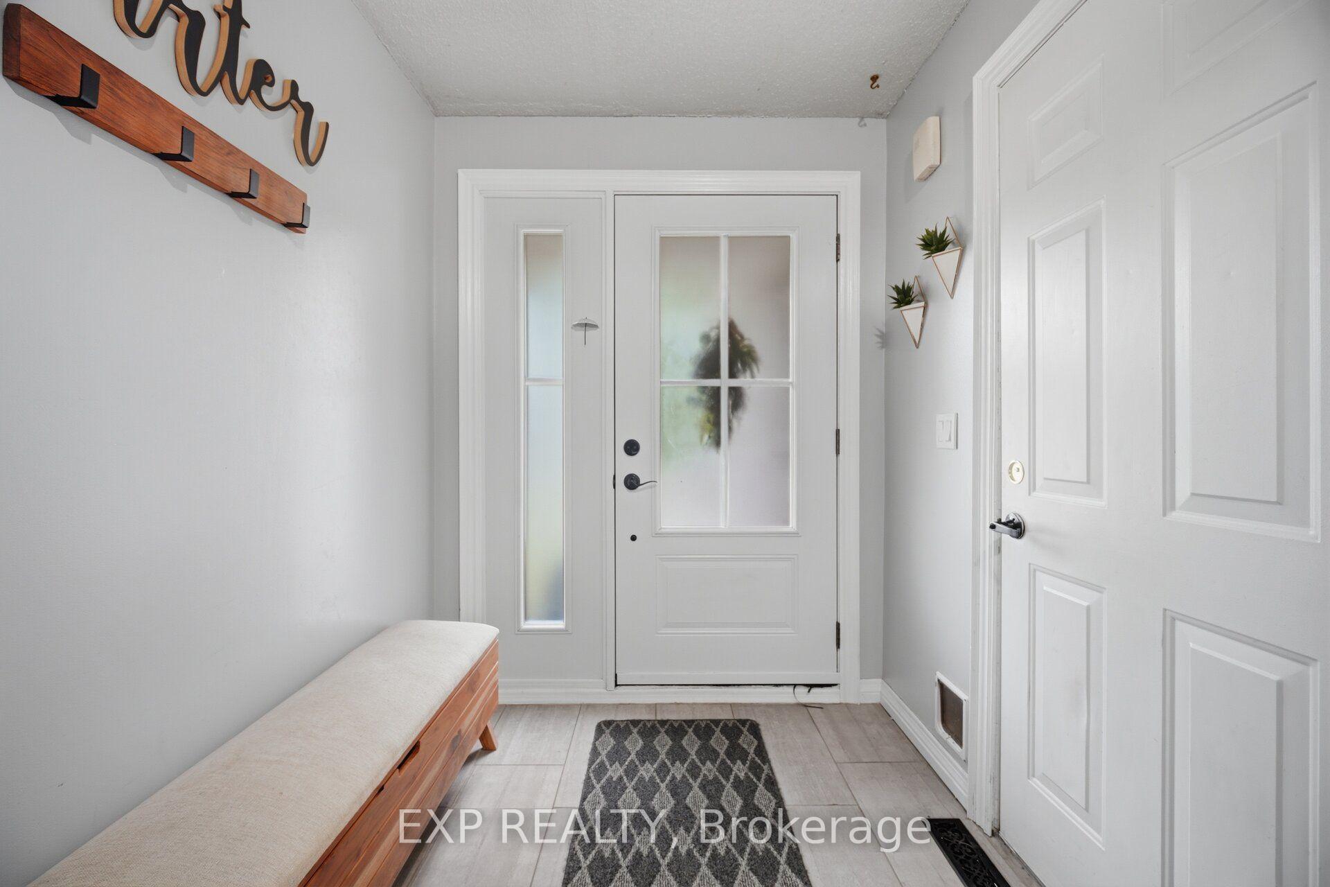 Photo 5 of 14 Royal Palm Drive, Brampton, Heart Lake East — HOMEH